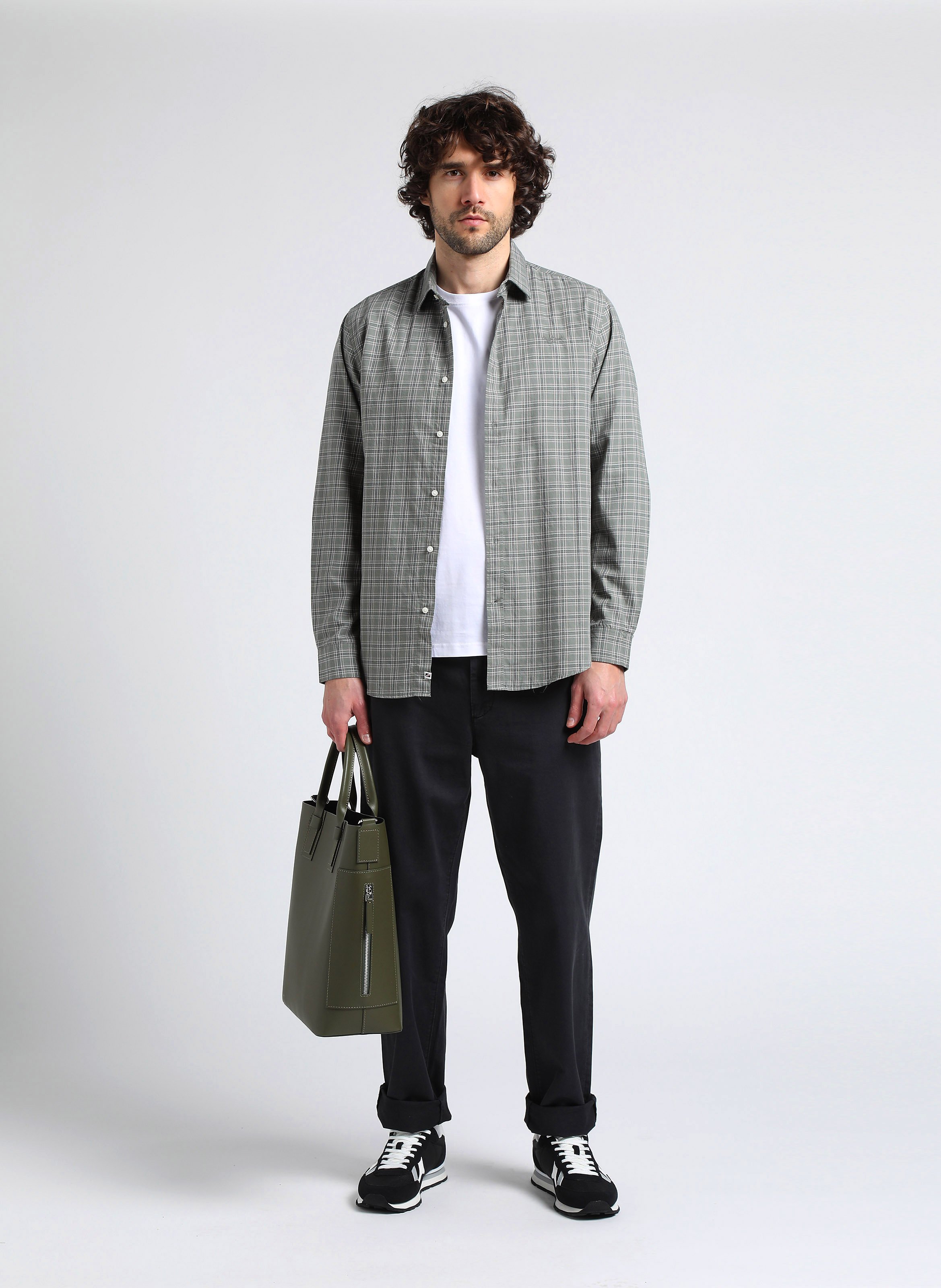 Chemise oxford bleu foncé à col et poignets à fleurs bleues