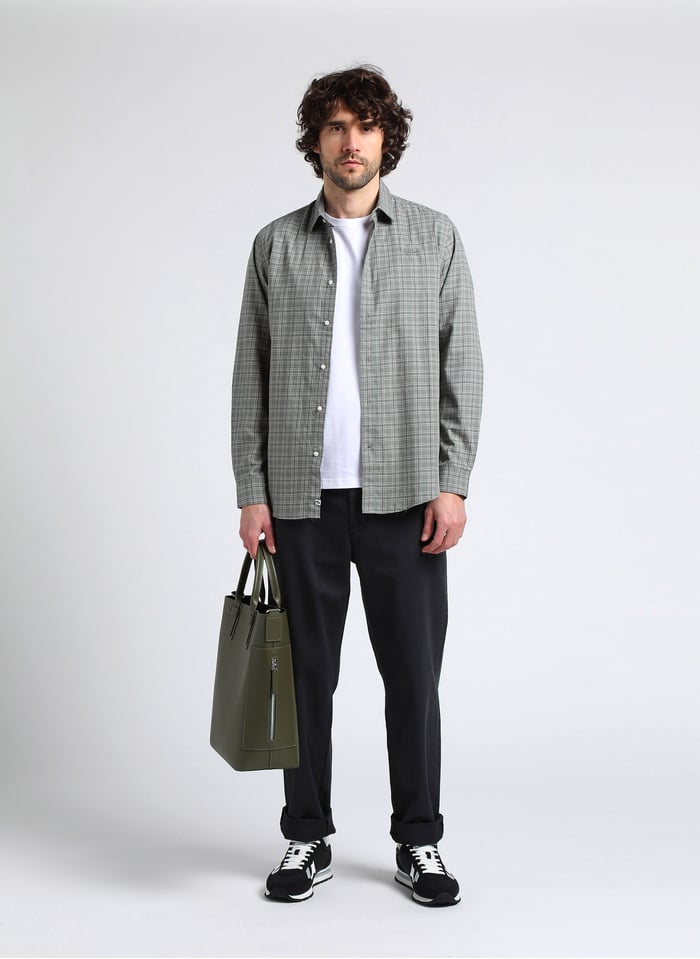 Chemise oxford bleu foncé à col et poignets à fleurs bleues Chemise oxford bleu foncé à col et poignets à fleurs bleues