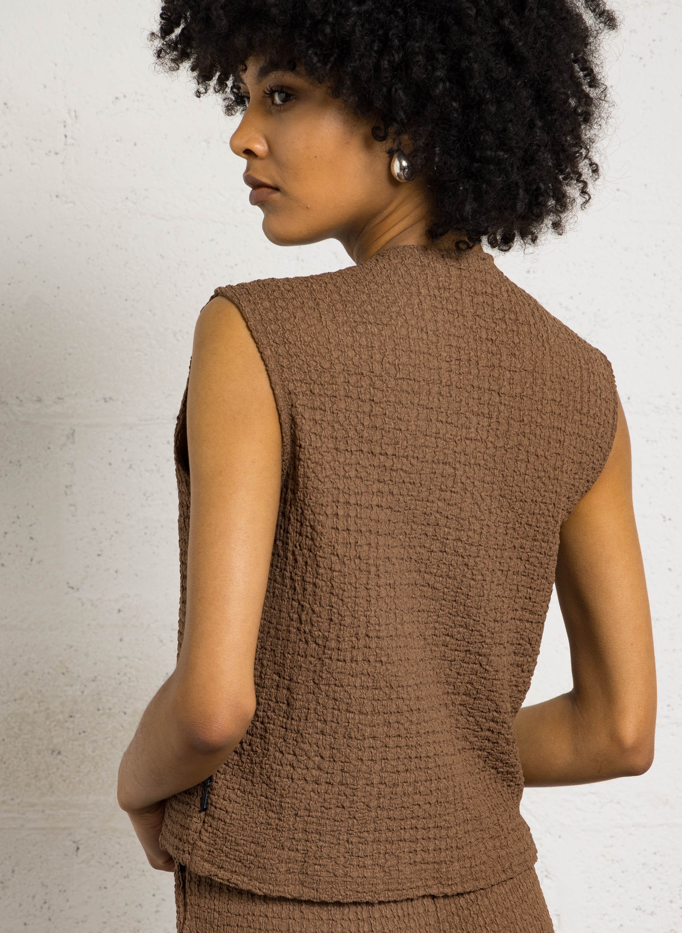 Top droit col V gaufré LE TEMPS DES CERISES Marron