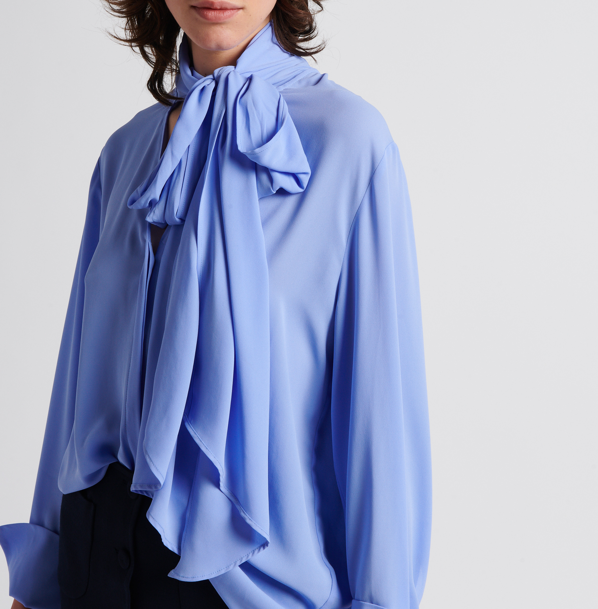 Camisa holgada fruncida con cuello lazado MARGAUX LONNBERG Morado