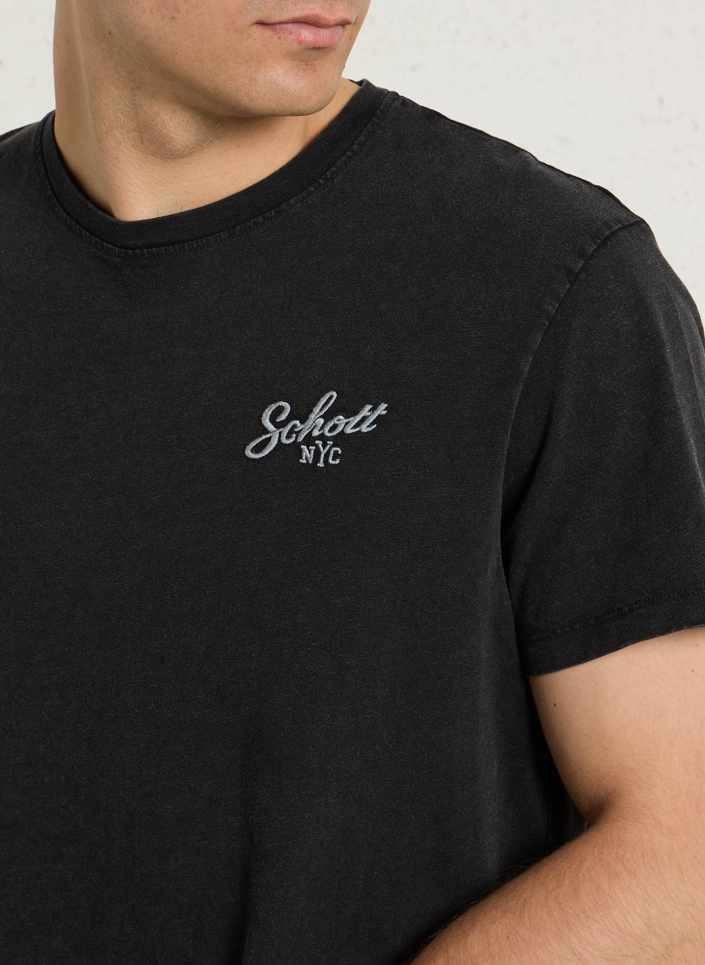 Straight round neck embroidered t-shirt SCHOTT Black