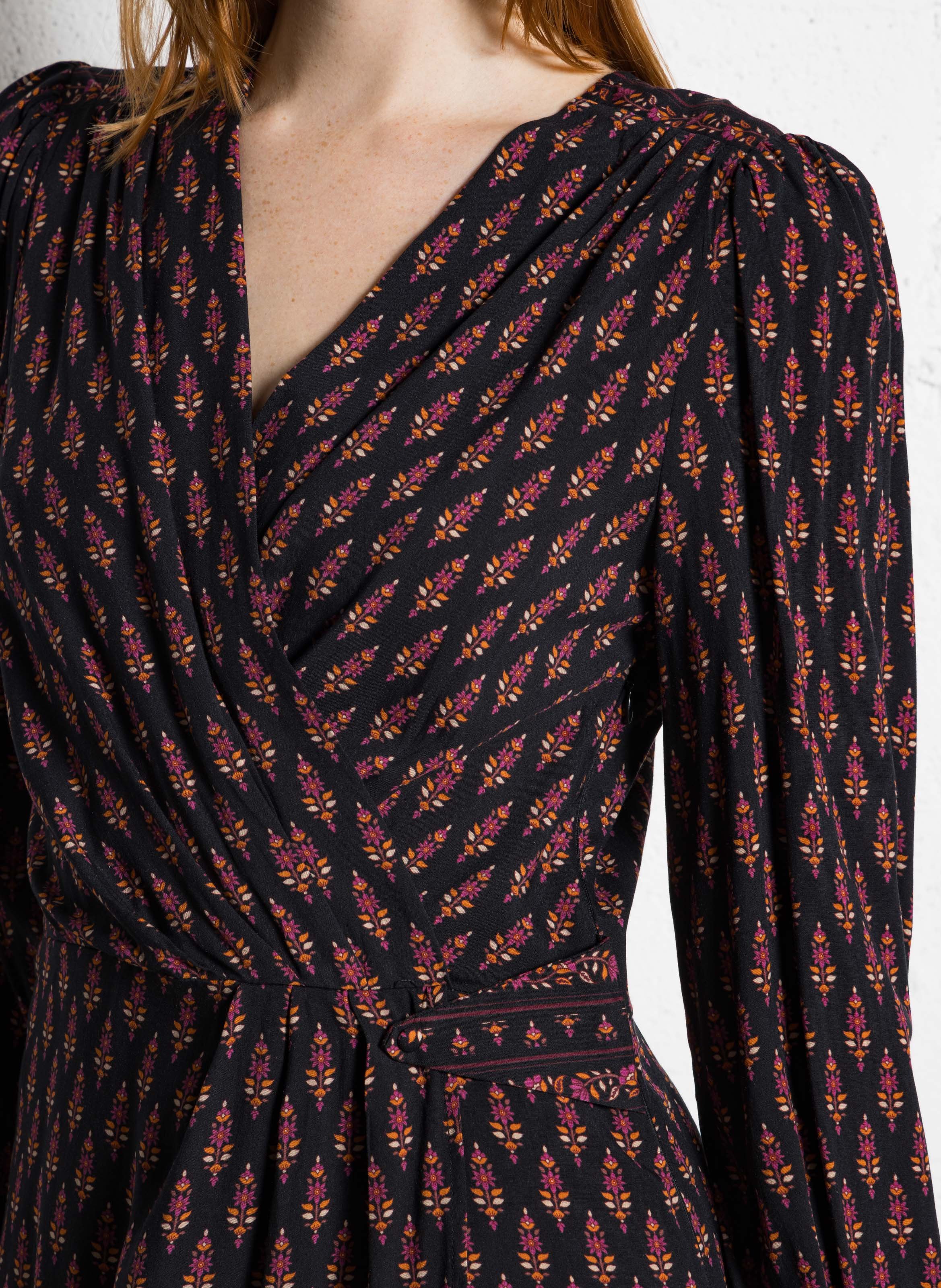 Halflange, getailleerde jurk met V-hals LA PETITE ETOILE Veelkleurig