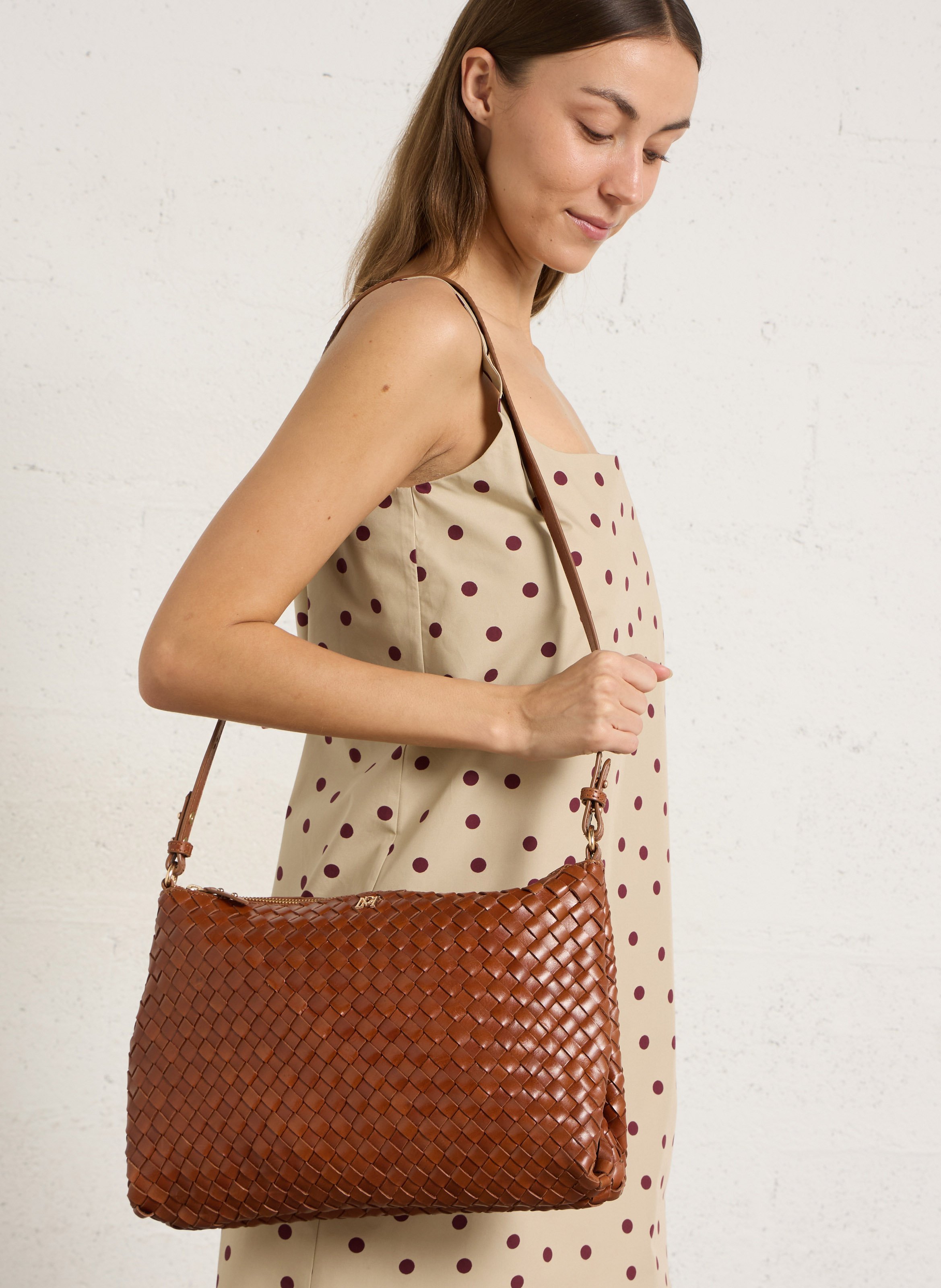 Braided leather shoulder bag PETITE MENDIGOTE Brown