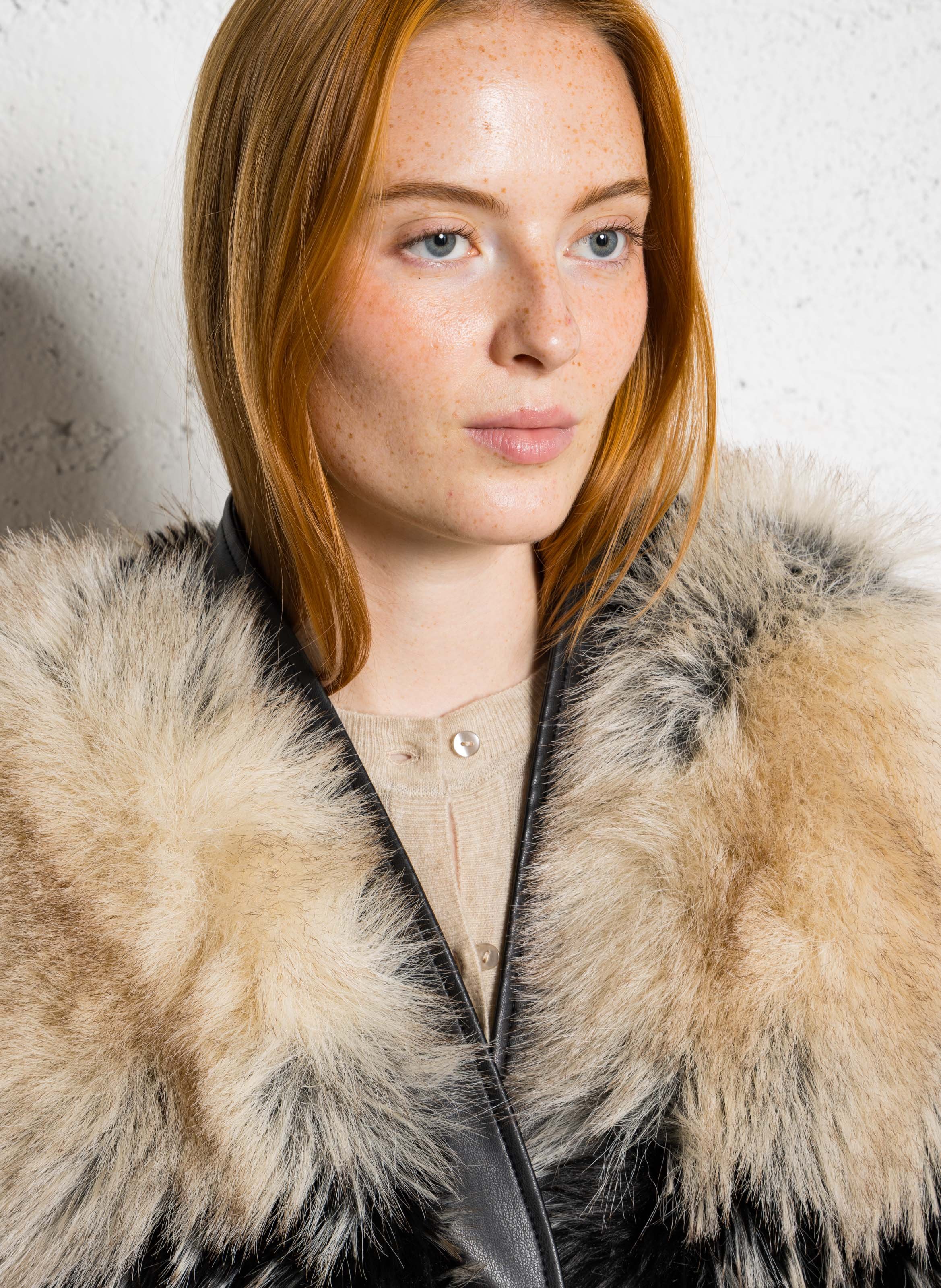 Veste sans manches fourrure tachetée MES DEMOISELLES Beige