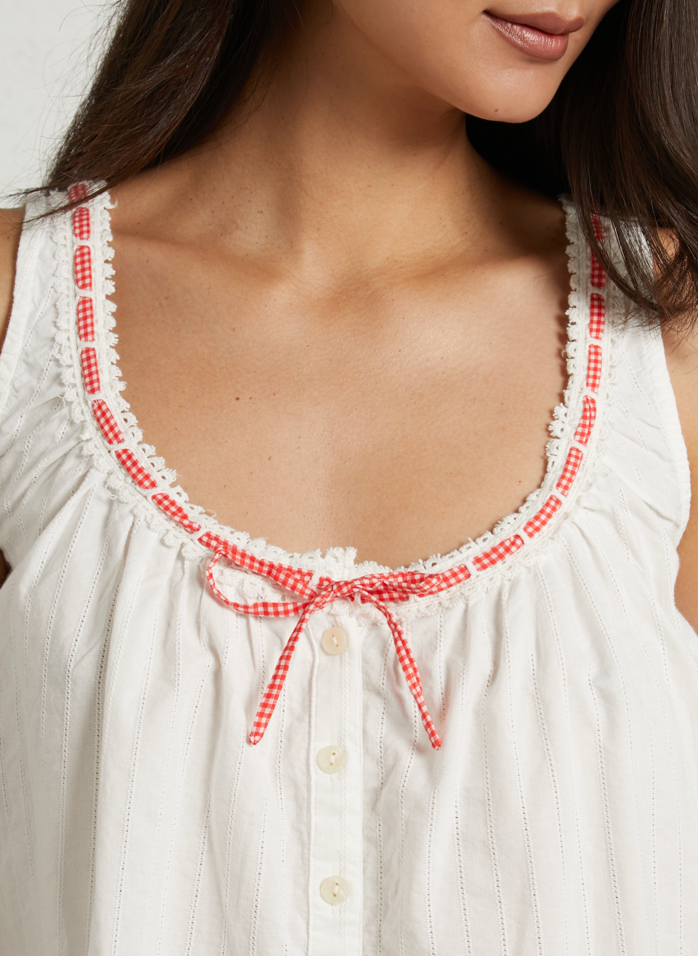 Top sin mangas amplio con botones. DAMSON MADDER Blanco