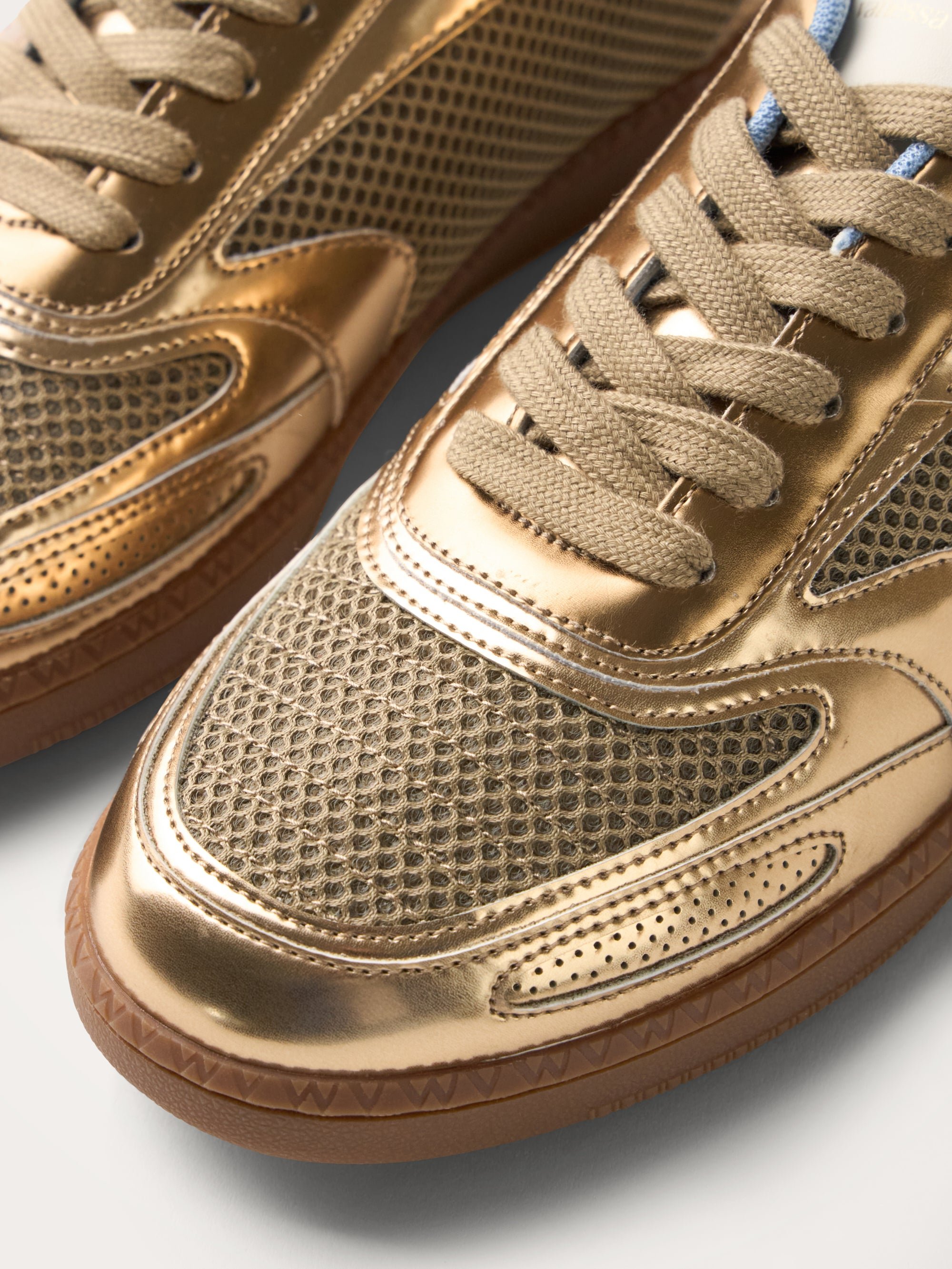 Sneakers with monogram on retro sole VANESSA WU Golden