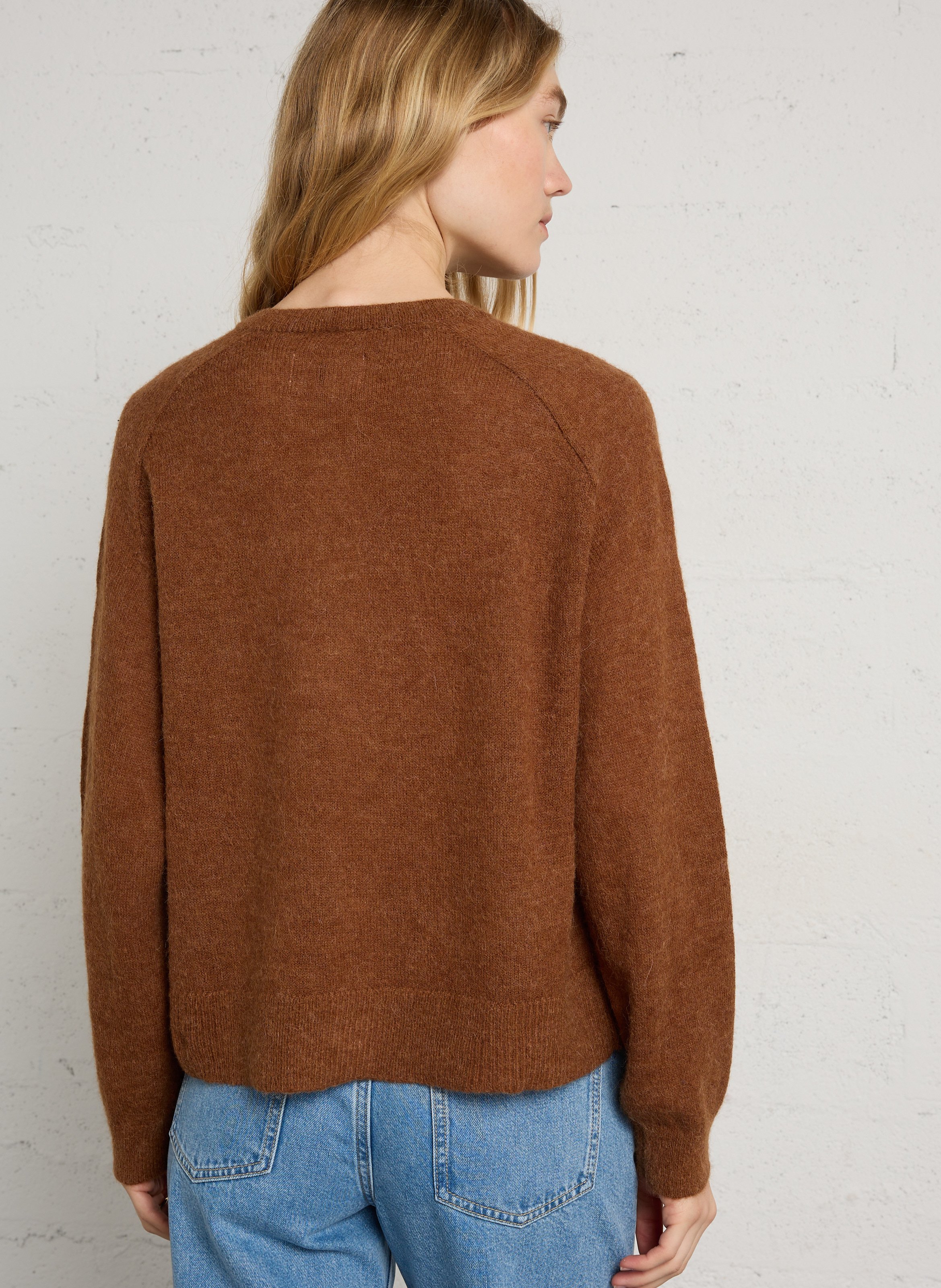 Gerade geschnittene Strickjacke mit Rundhalsausschnitt aus Babyalpaka und Seide DES PETITS HAUTS Braun