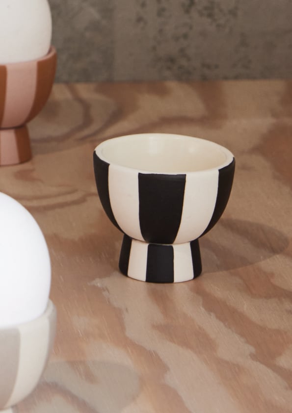 Stoneware egg cup OYOY LIVING DESIGN Black