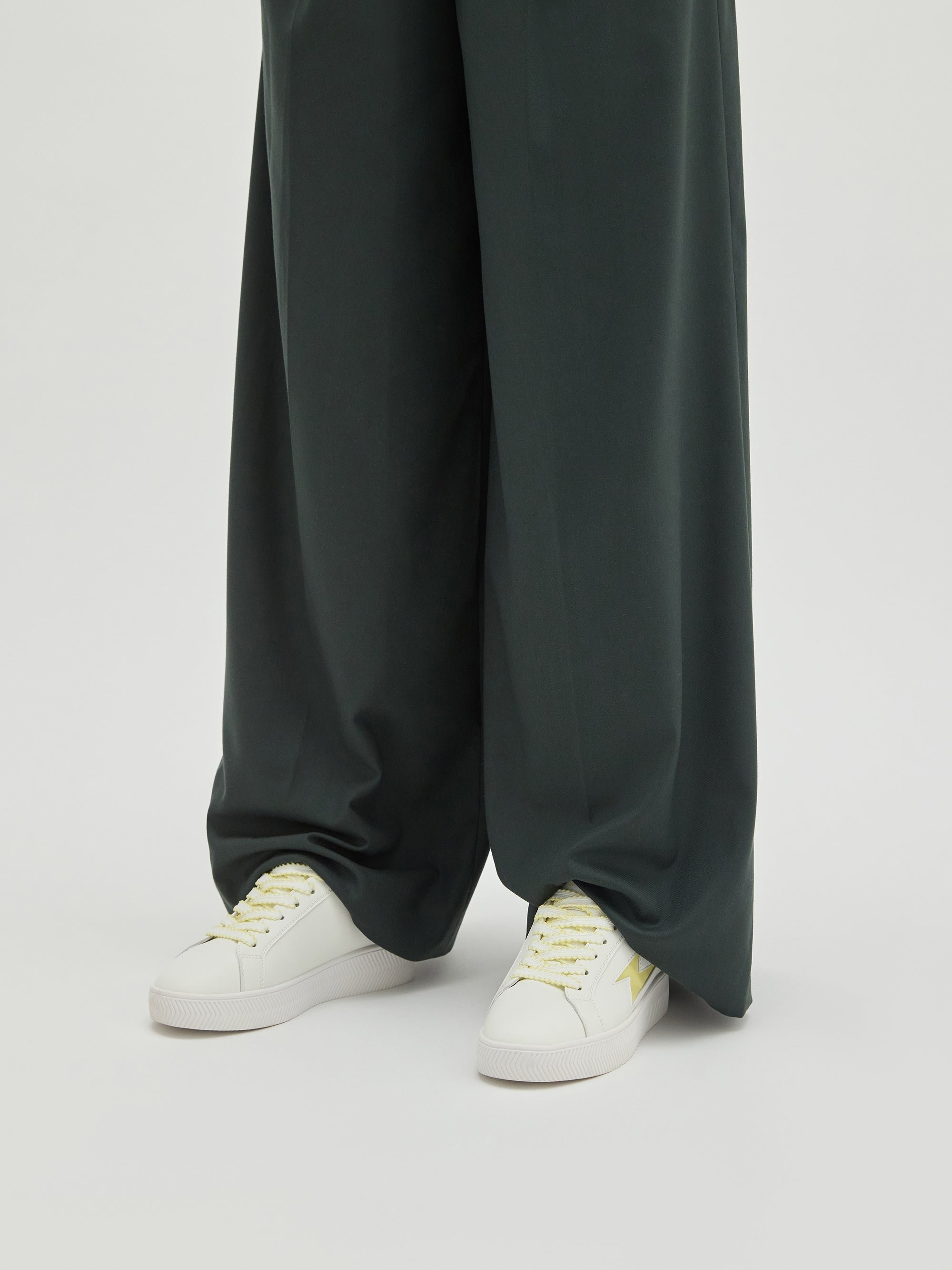 Sneakers with lightning bolt laces Yellow