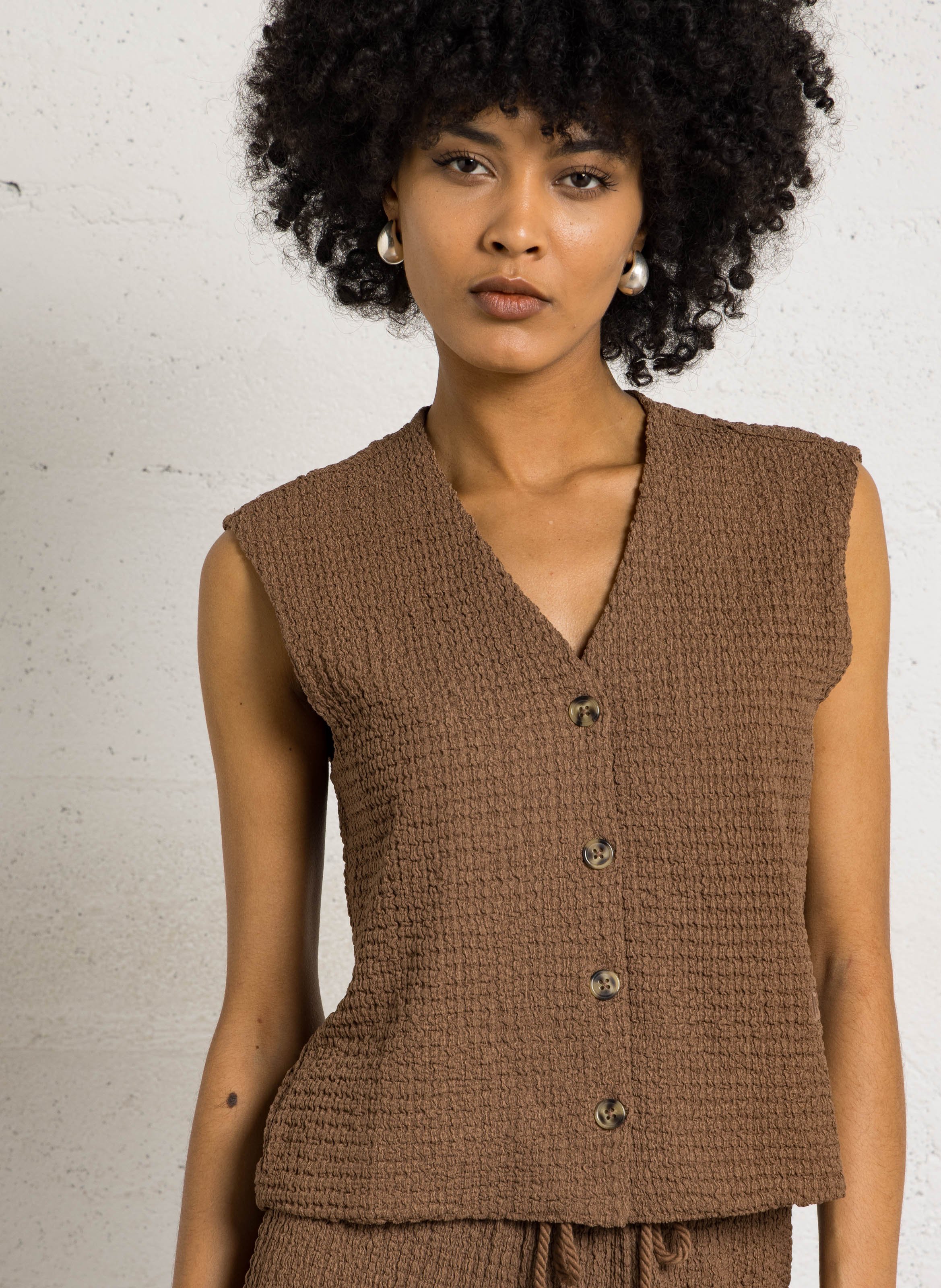 Top droit col V gaufré LE TEMPS DES CERISES Marron