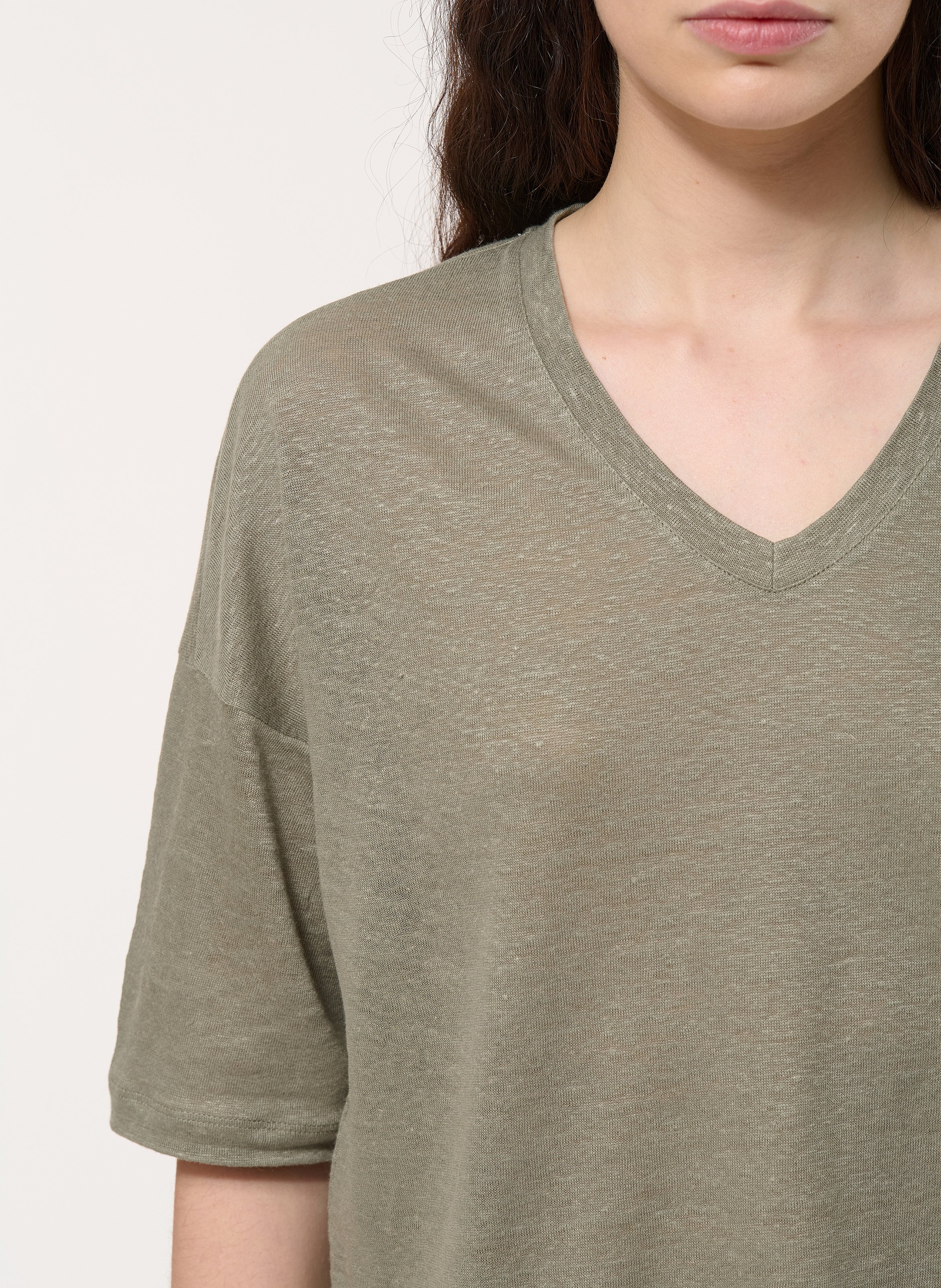 Tee-shirt col V en lin HUMILITY Vert