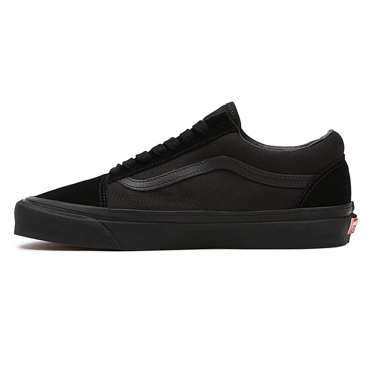 Low-top sneakers VANS Black