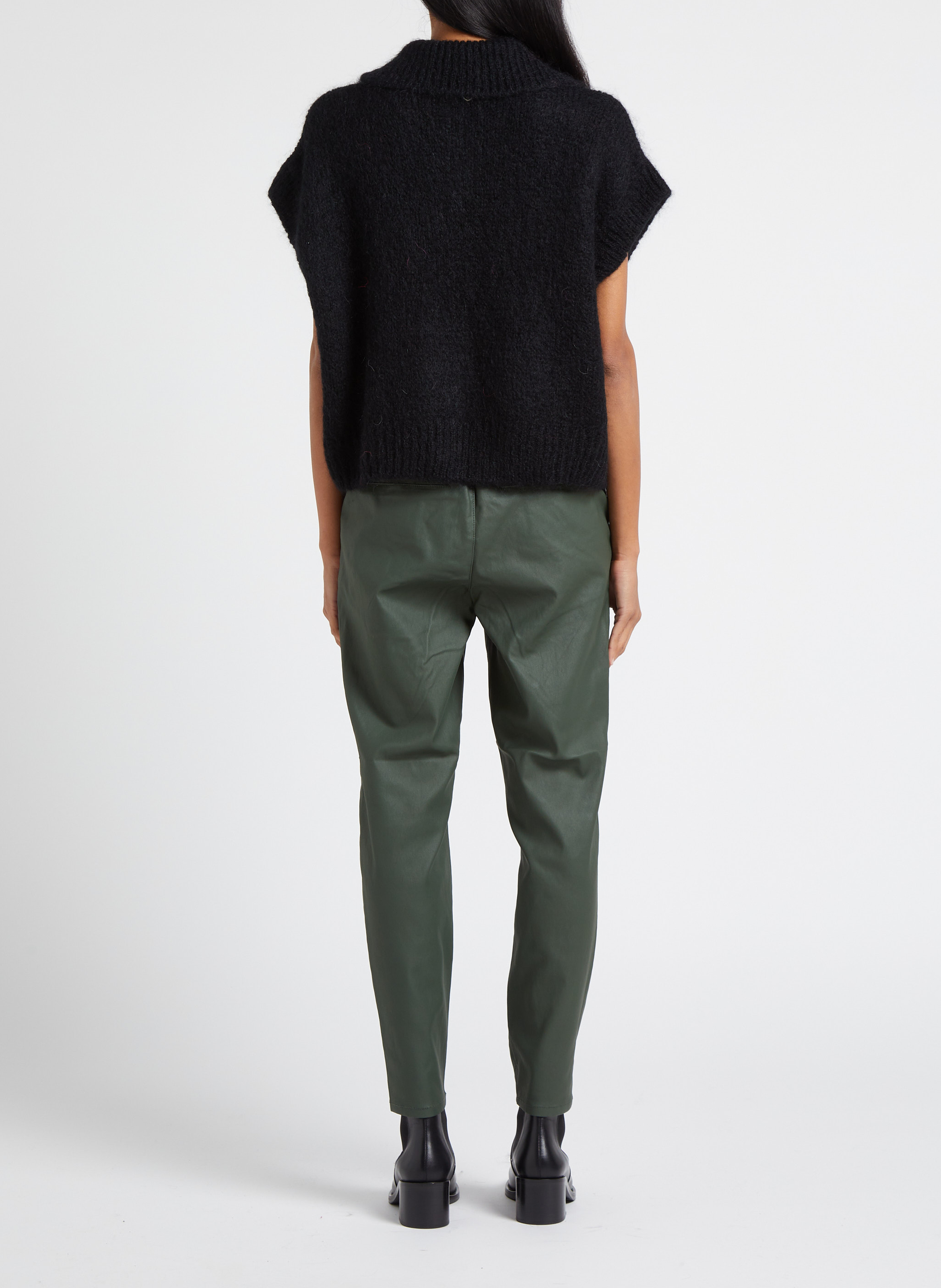 Ruimvallend vest met klassieke kraag PLEASE Zwart