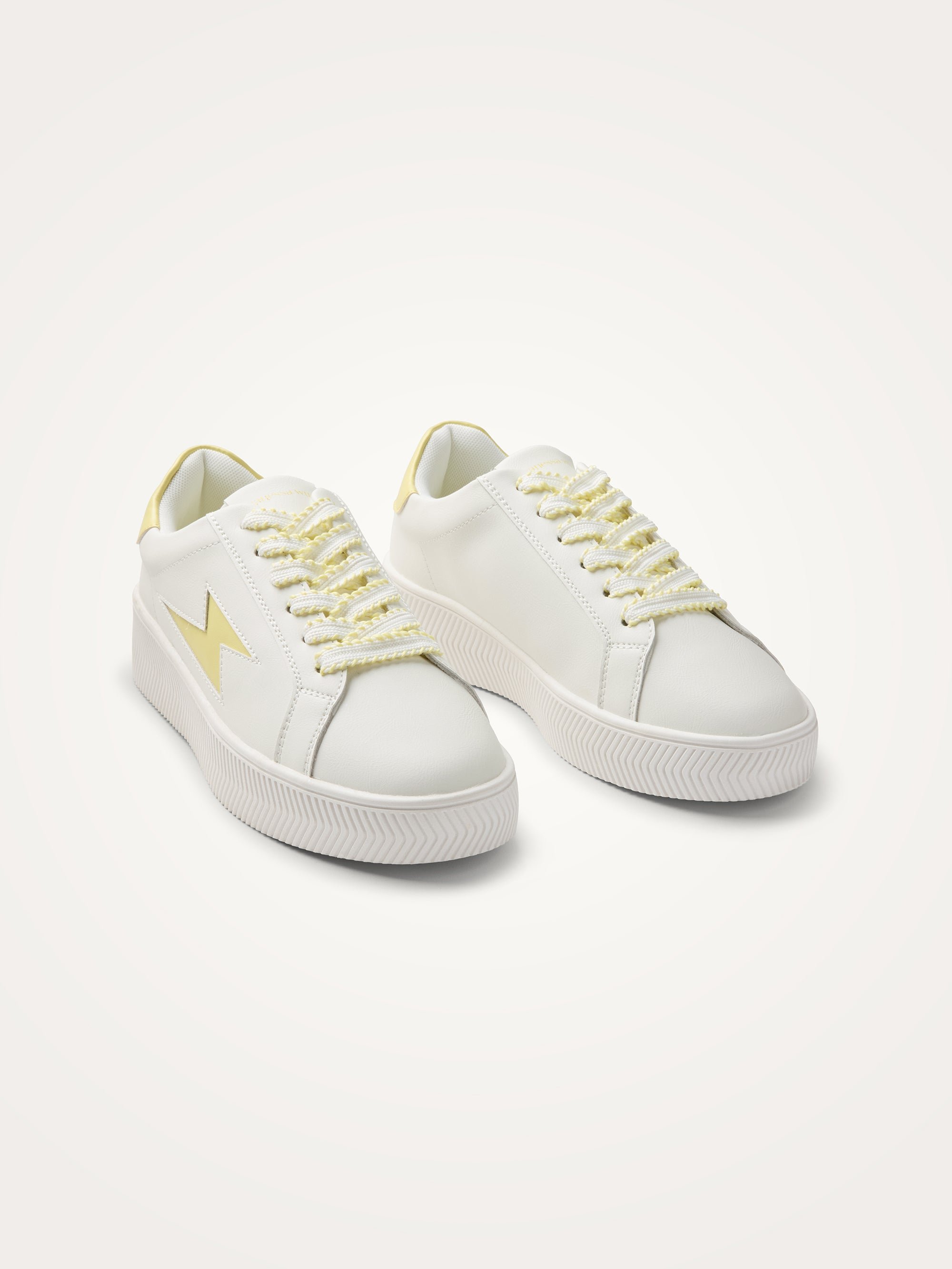 Sneakers with lightning bolt laces Yellow