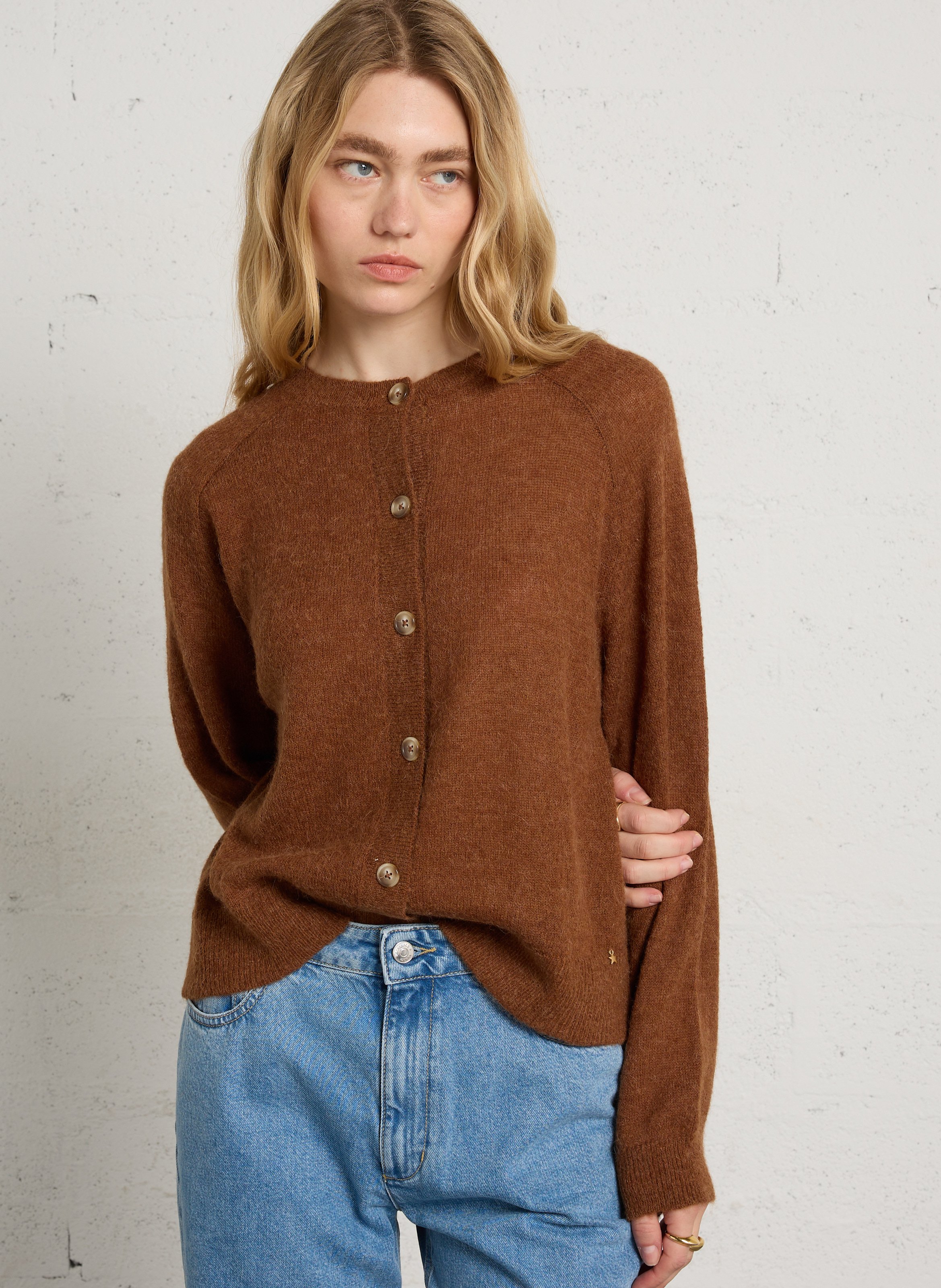 Gerade geschnittene Strickjacke mit Rundhalsausschnitt aus Babyalpaka und Seide DES PETITS HAUTS