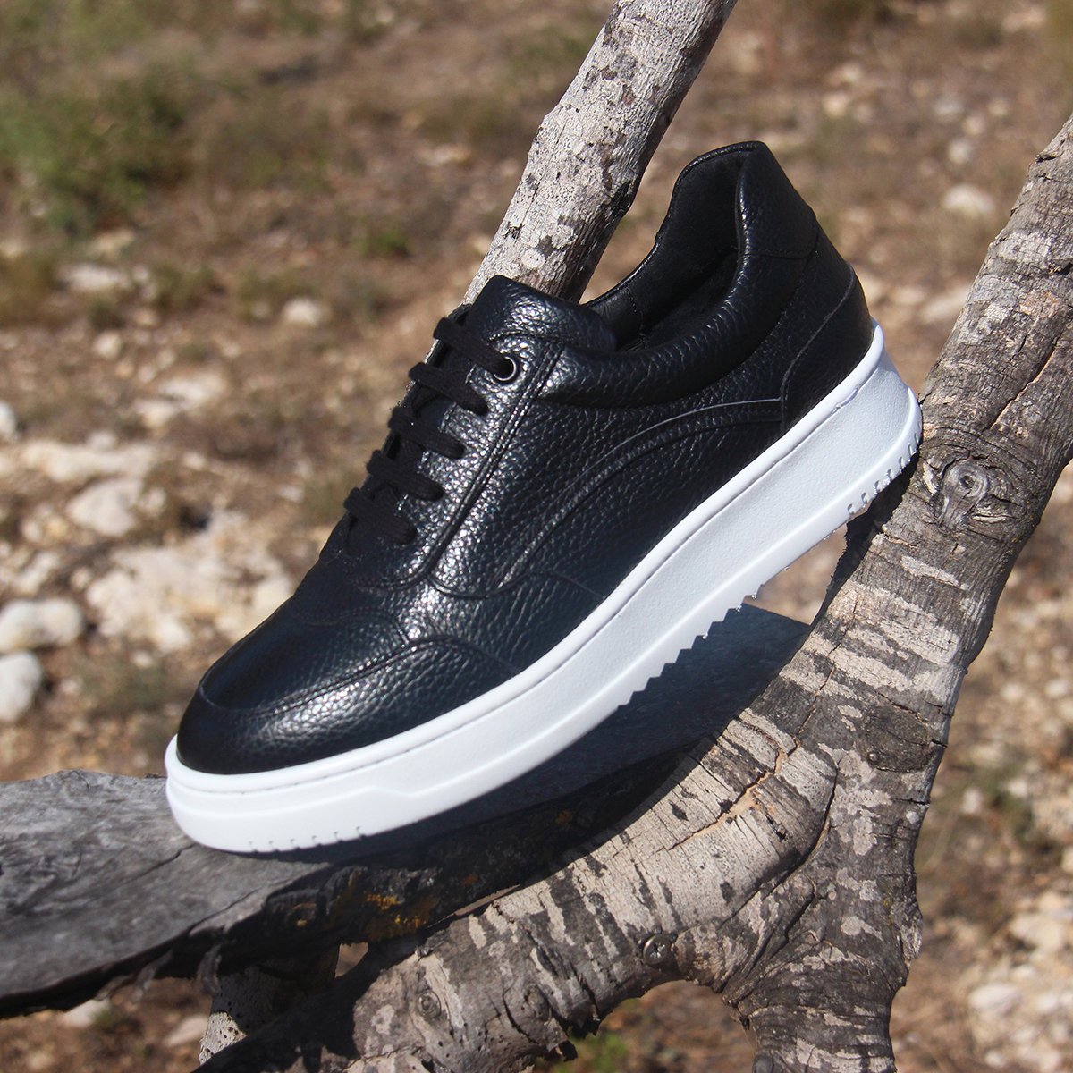 Vintage grained leather sneakers JULES & JENN Black