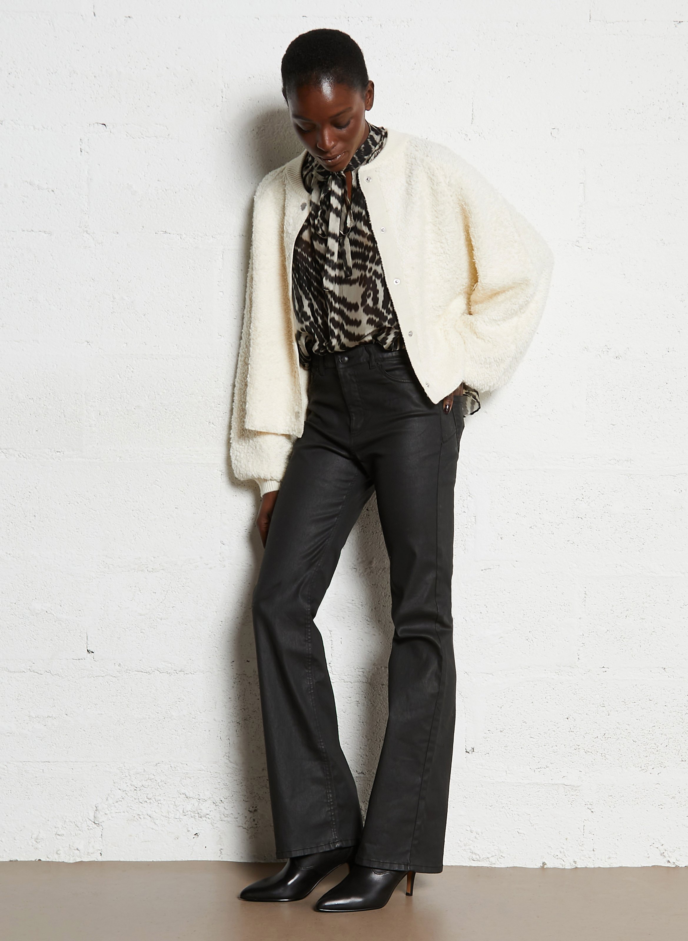 - 100% Leder, - abgerundet, - Reißverschluss innen, - Absatzhöhe: 9 cm. TORAL Schwarz