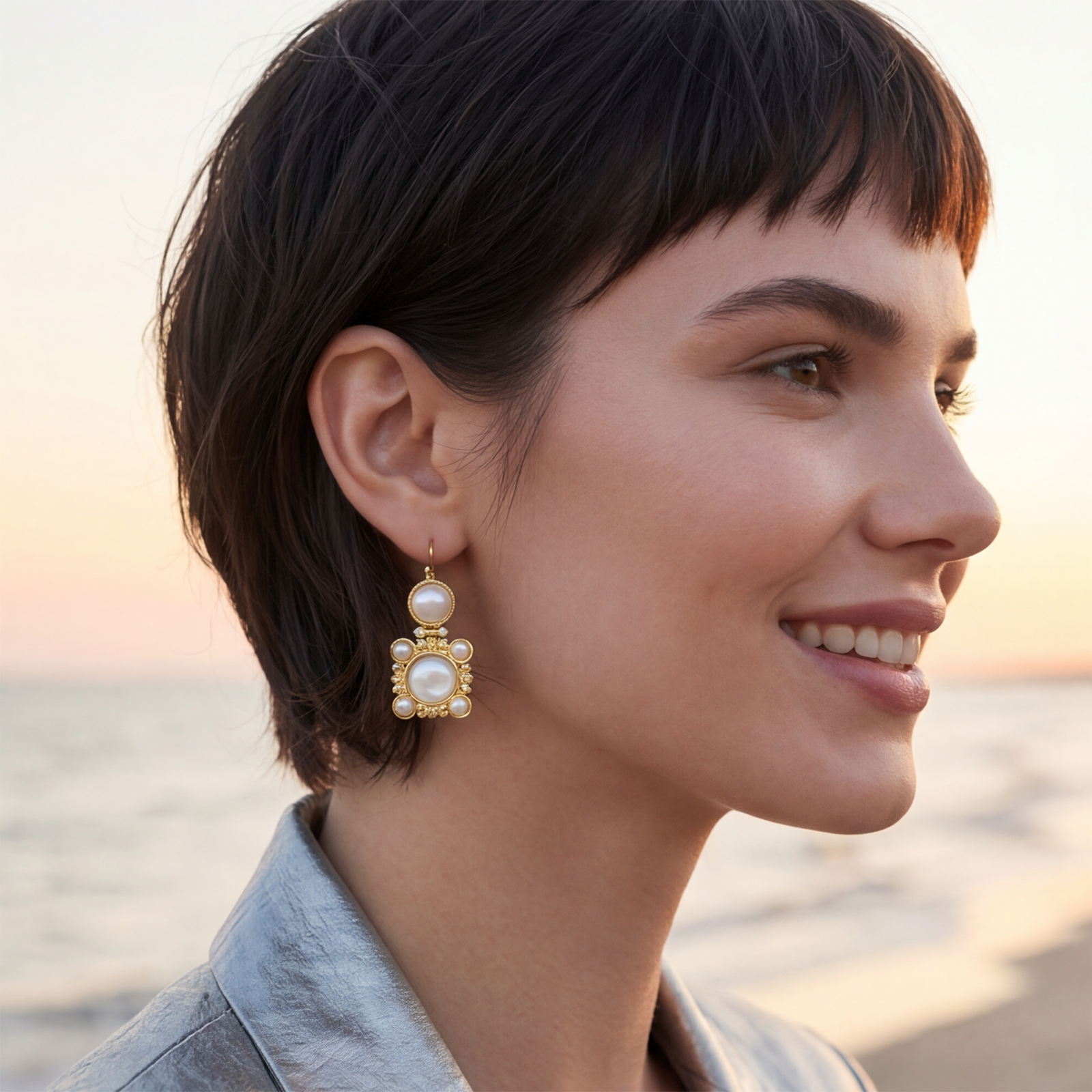 Boucles d'oreilles dormeuses carrées océane  doré à l'or fin SATELLITE PARIS Blanc