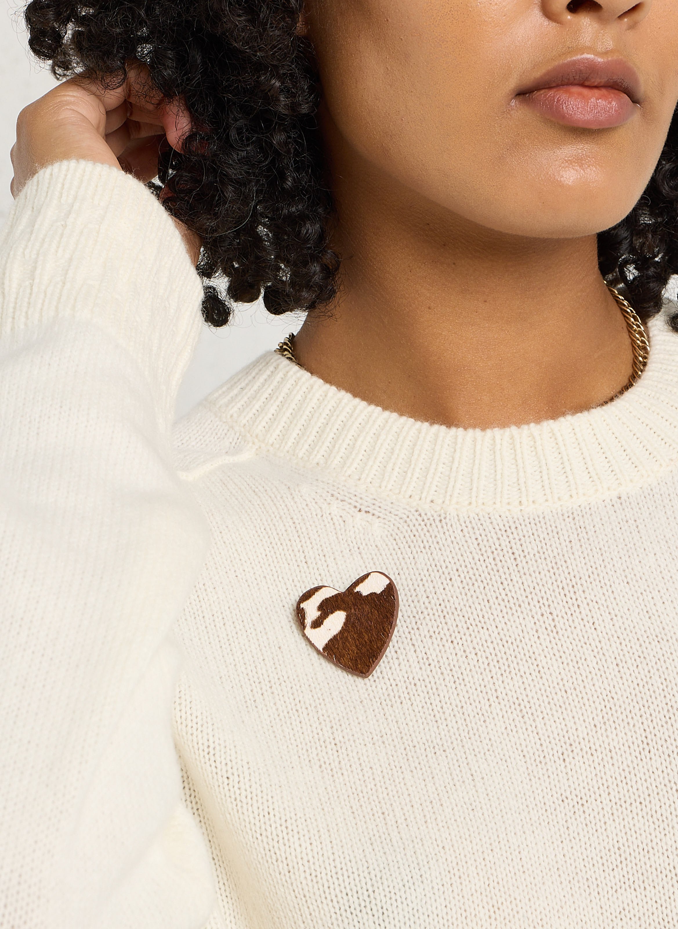 Lederherz-Brosche mit Druck DES PETITS HAUTS Golden