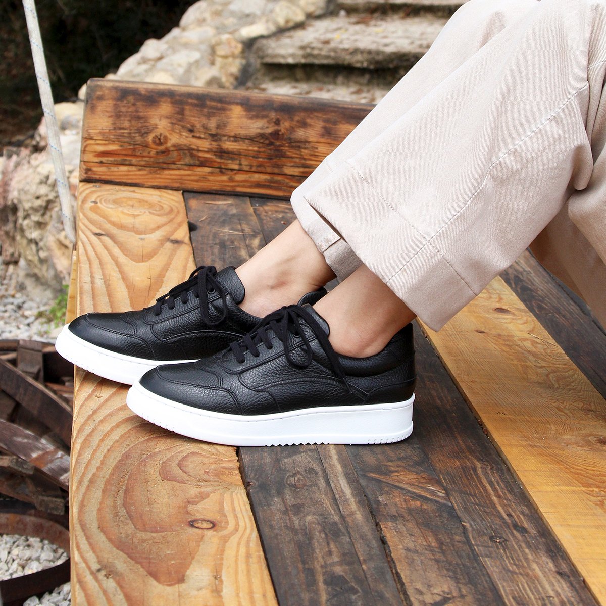 Vintage grained leather sneakers JULES & JENN Black