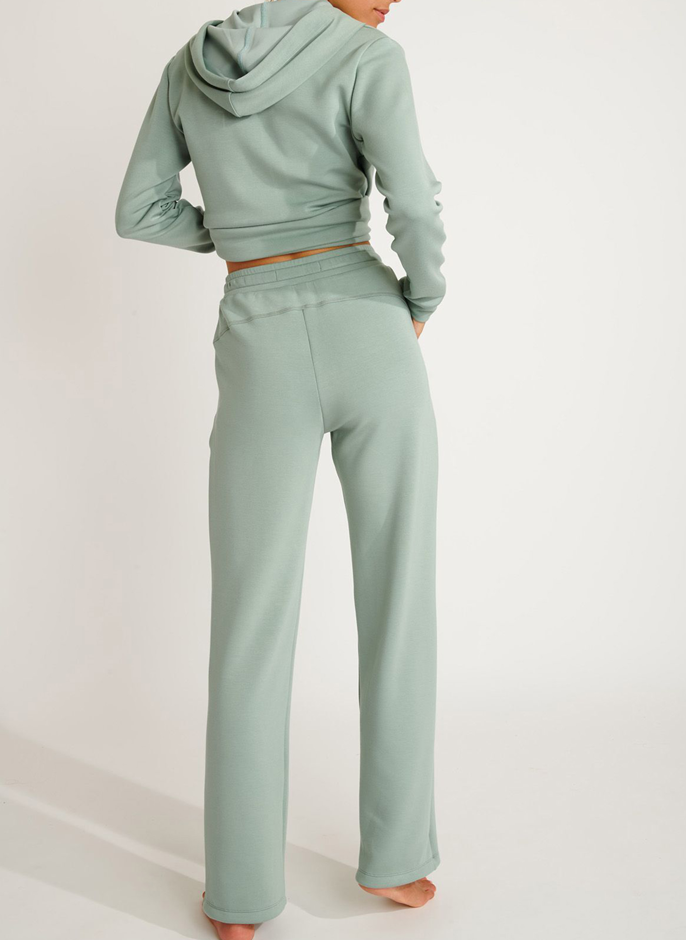 Gerade geschnittene Jogginghose BANANA MOON Grun