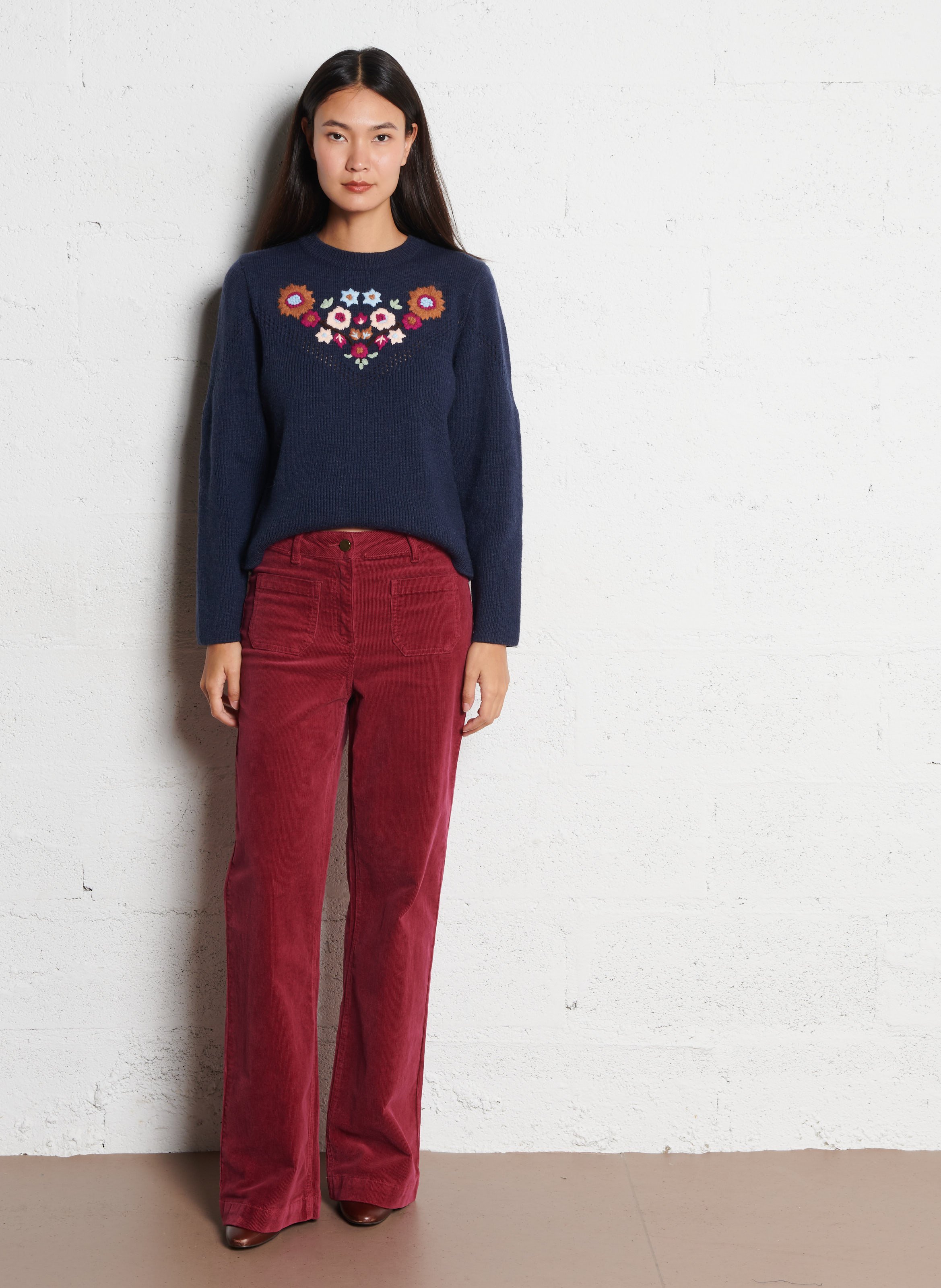 Pull droit uni à broderies fleurs LOUISE MISHA Bleu