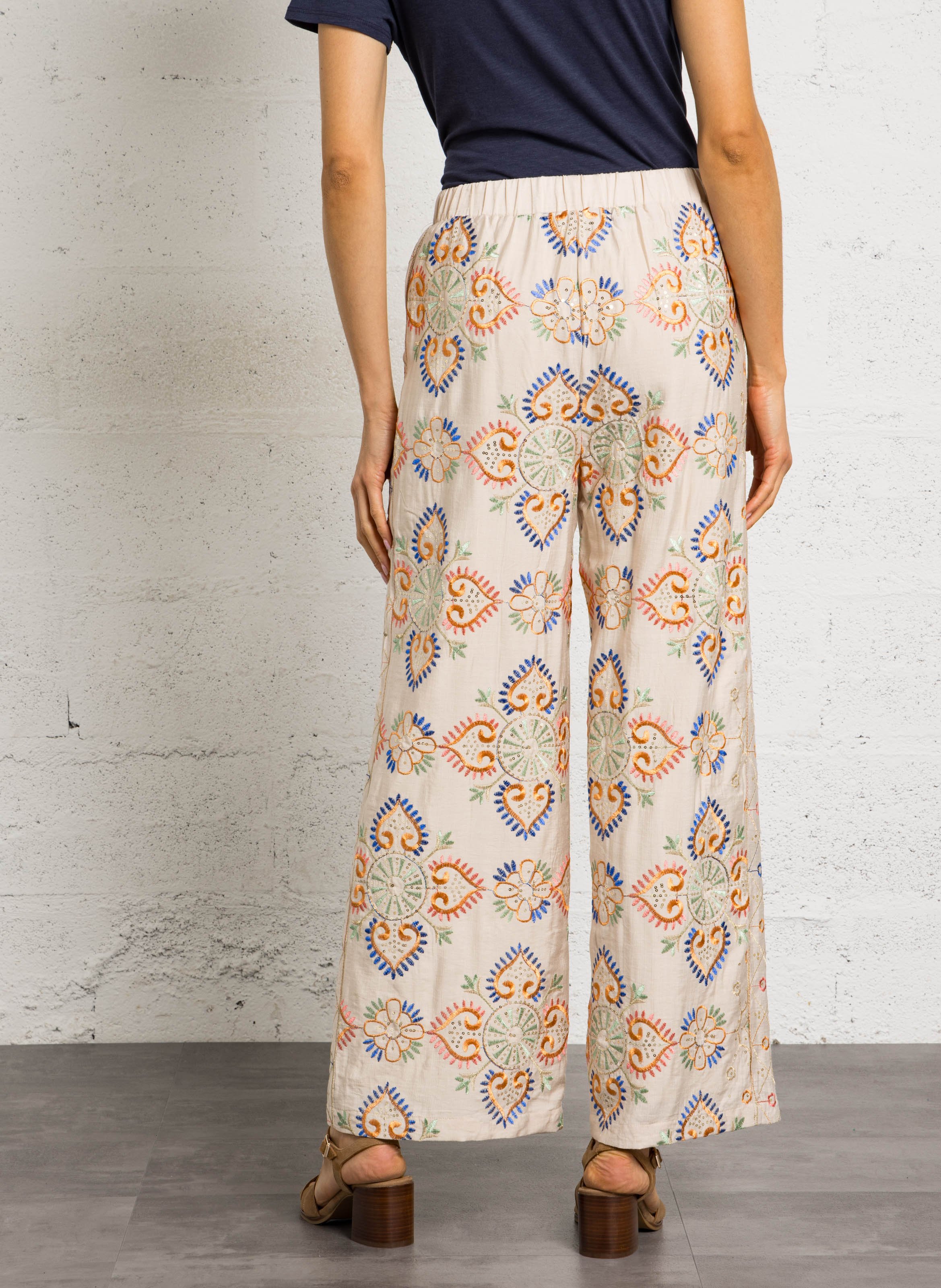 Weite, bestickte Hose SEE U SOON Beige