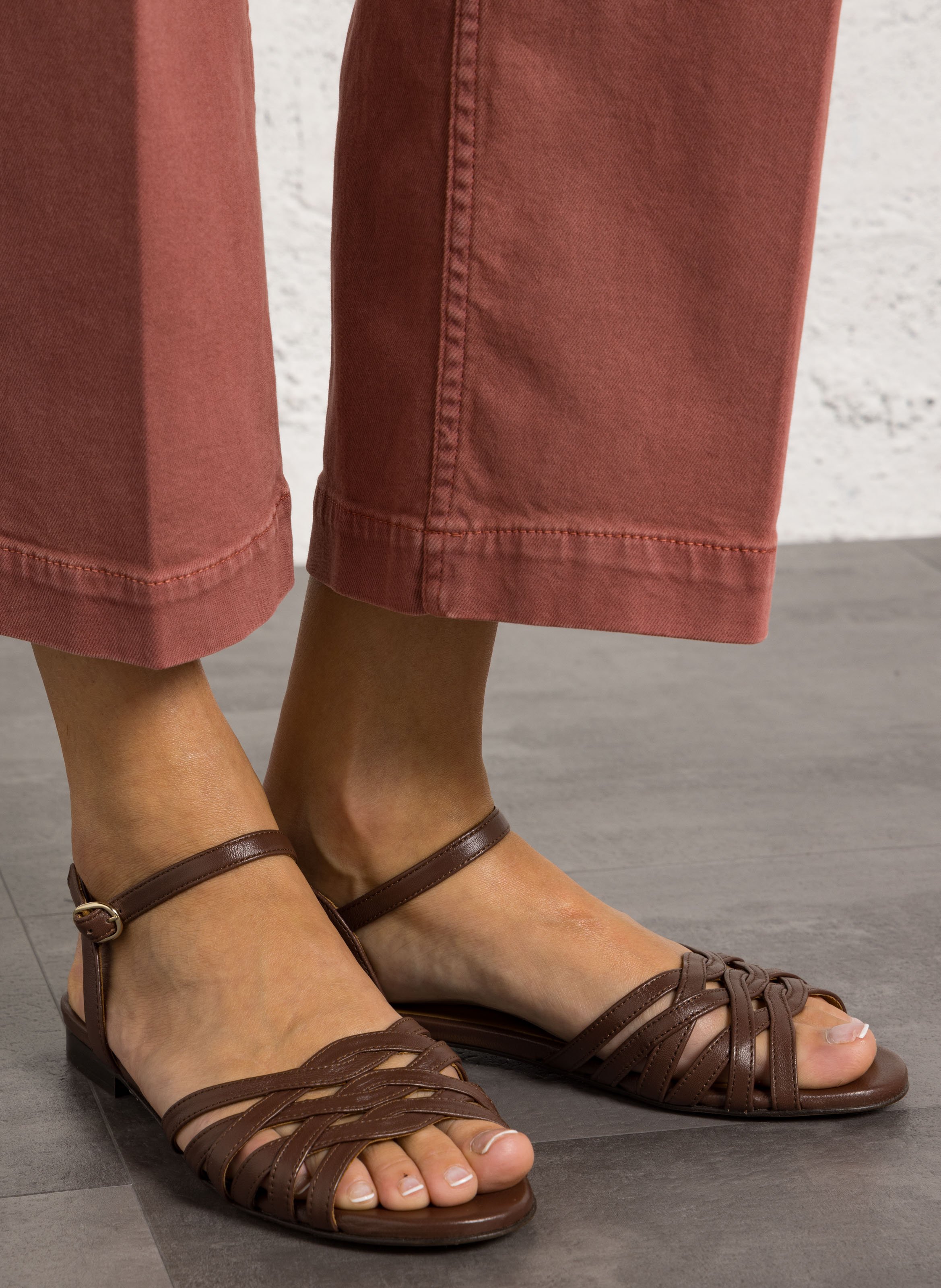 Avarca Berlin - Flache Ledersandalen mit Samt BOBBIES Braun