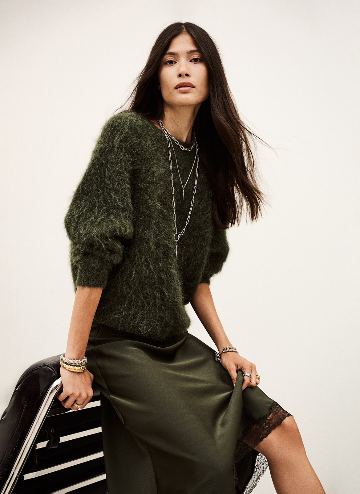 Halflange, satijnachtige rok BA&SH Kaki