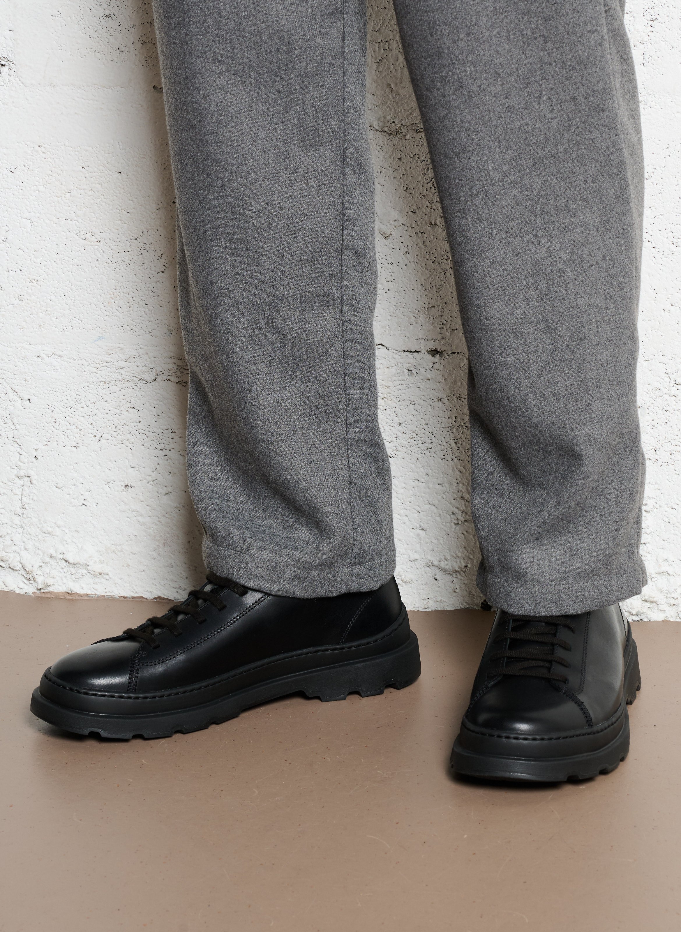 Baskets basses crantées en cuir lisse CAMPER Noir