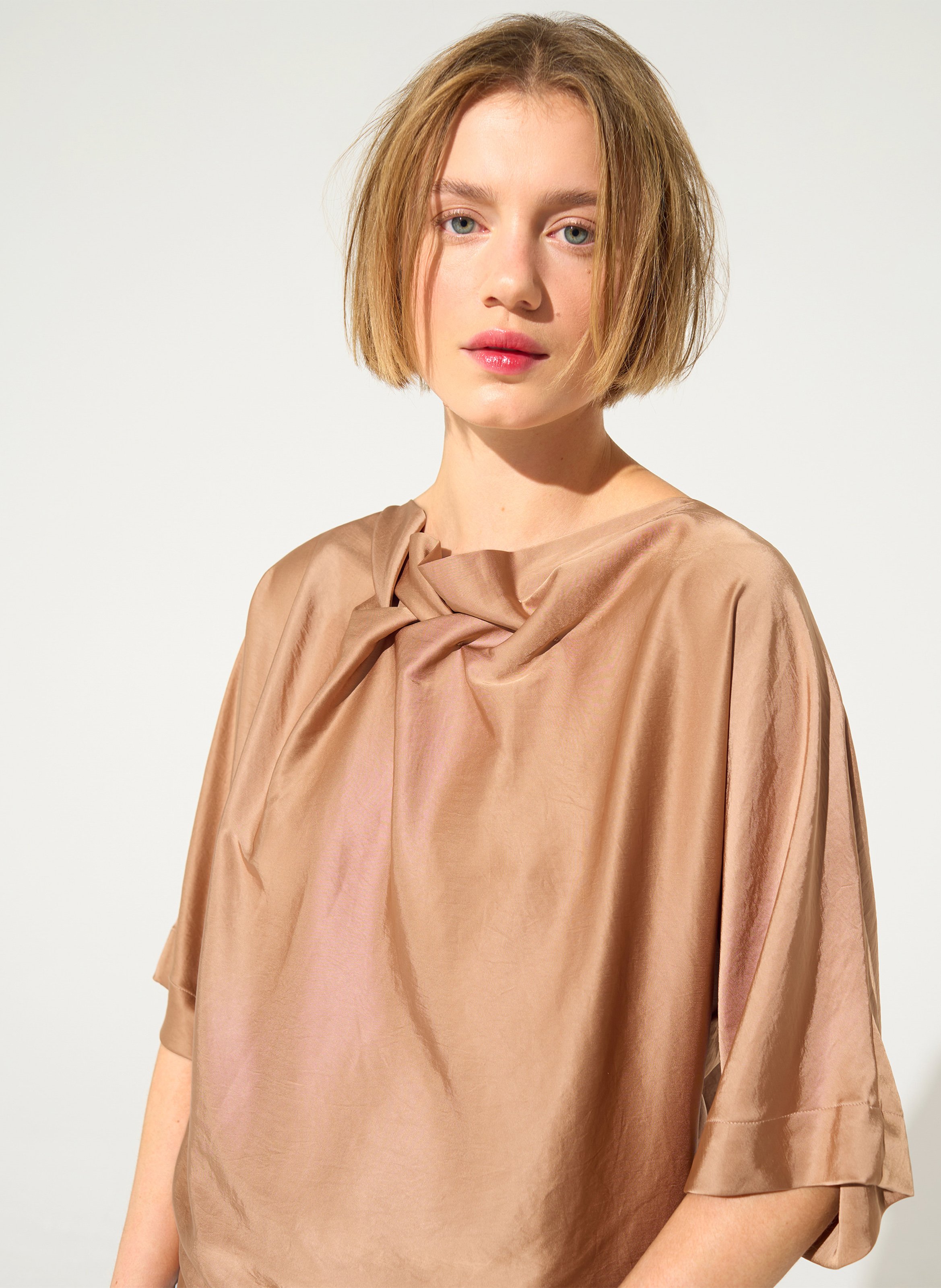 Top satiné à col asymétrique  COTELAC Rouge