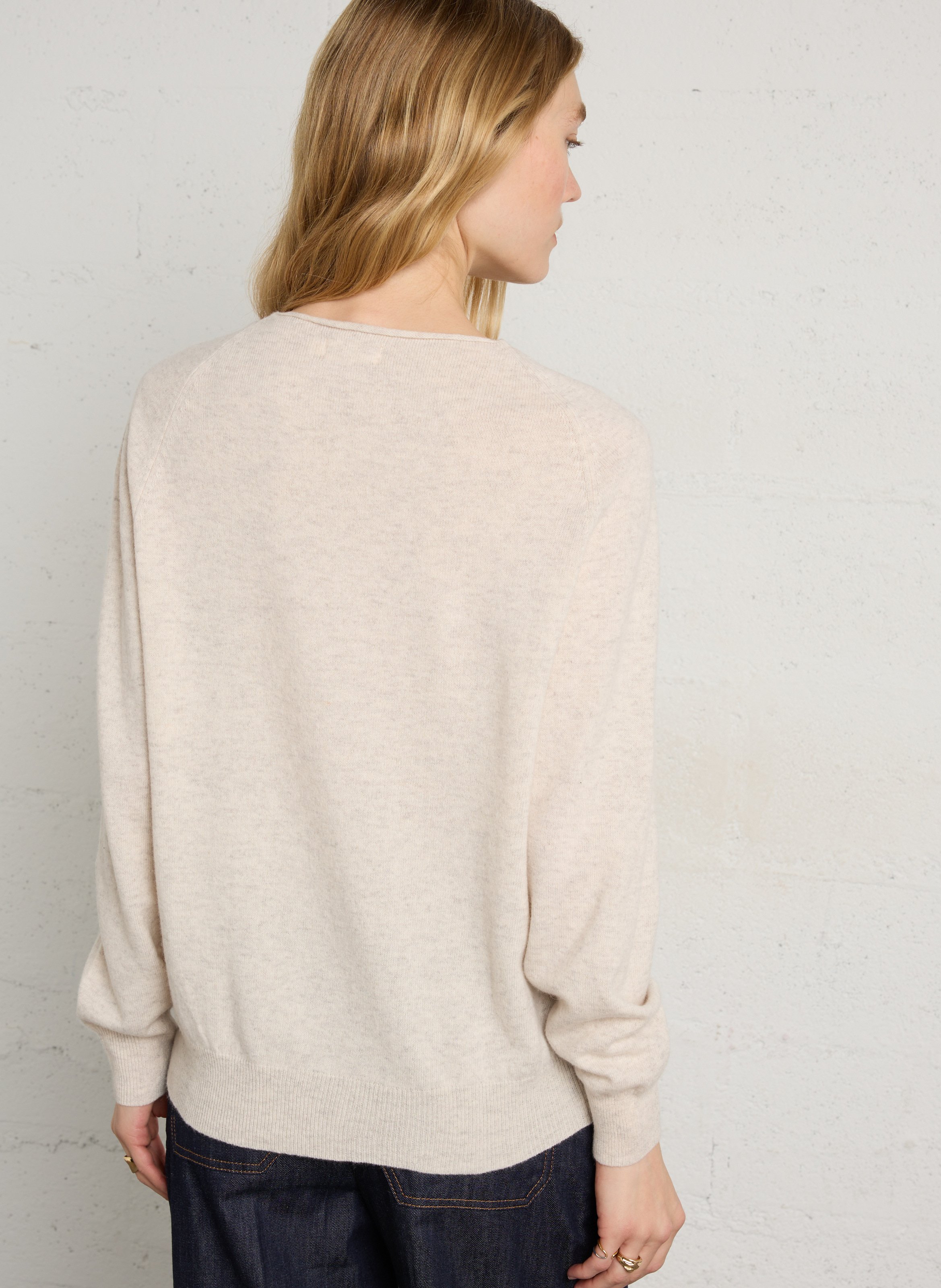 Pull à col v en laine et cachemire THE KORNER Beige