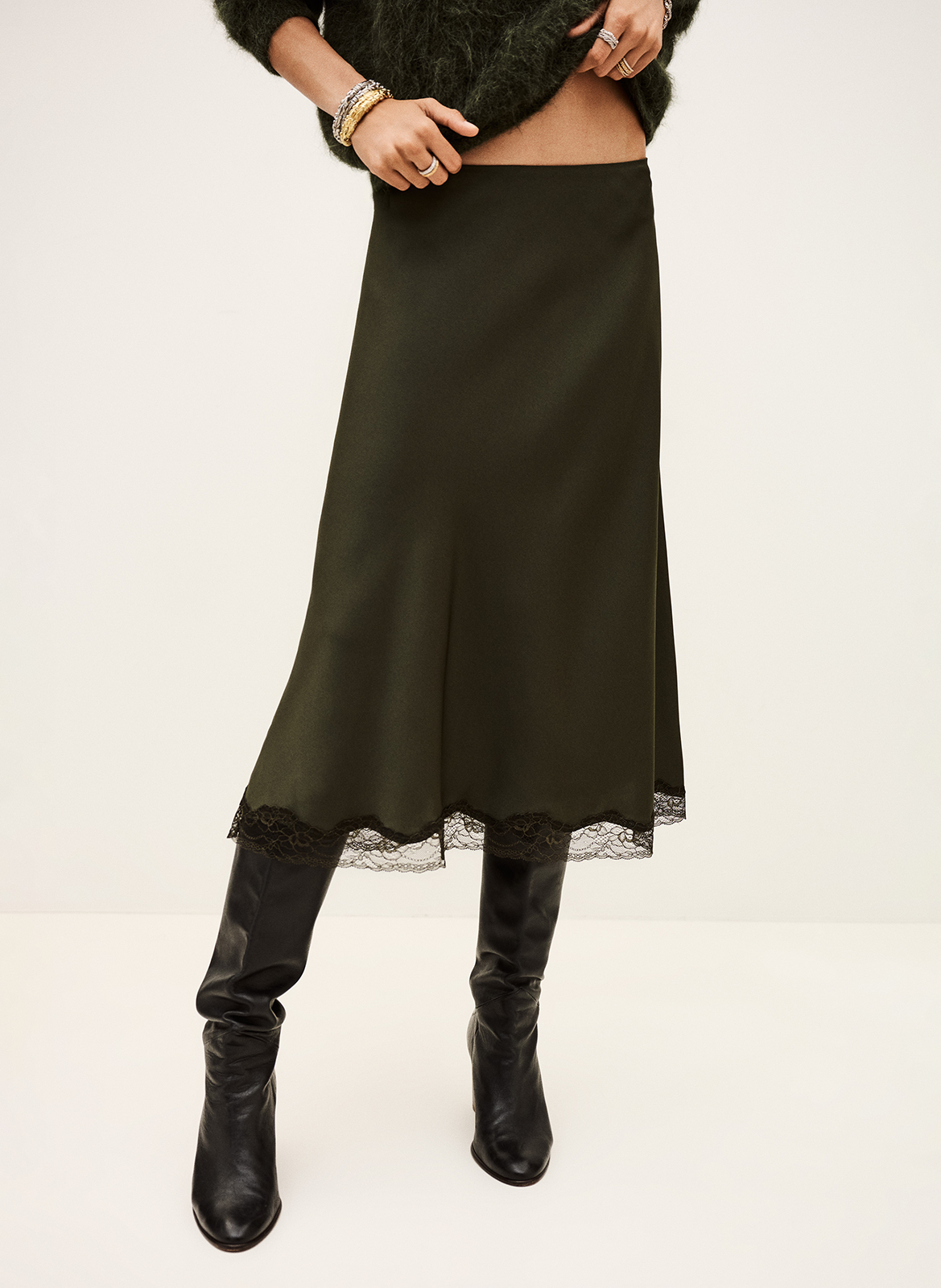 Halflange, satijnachtige rok BA&SH Kaki