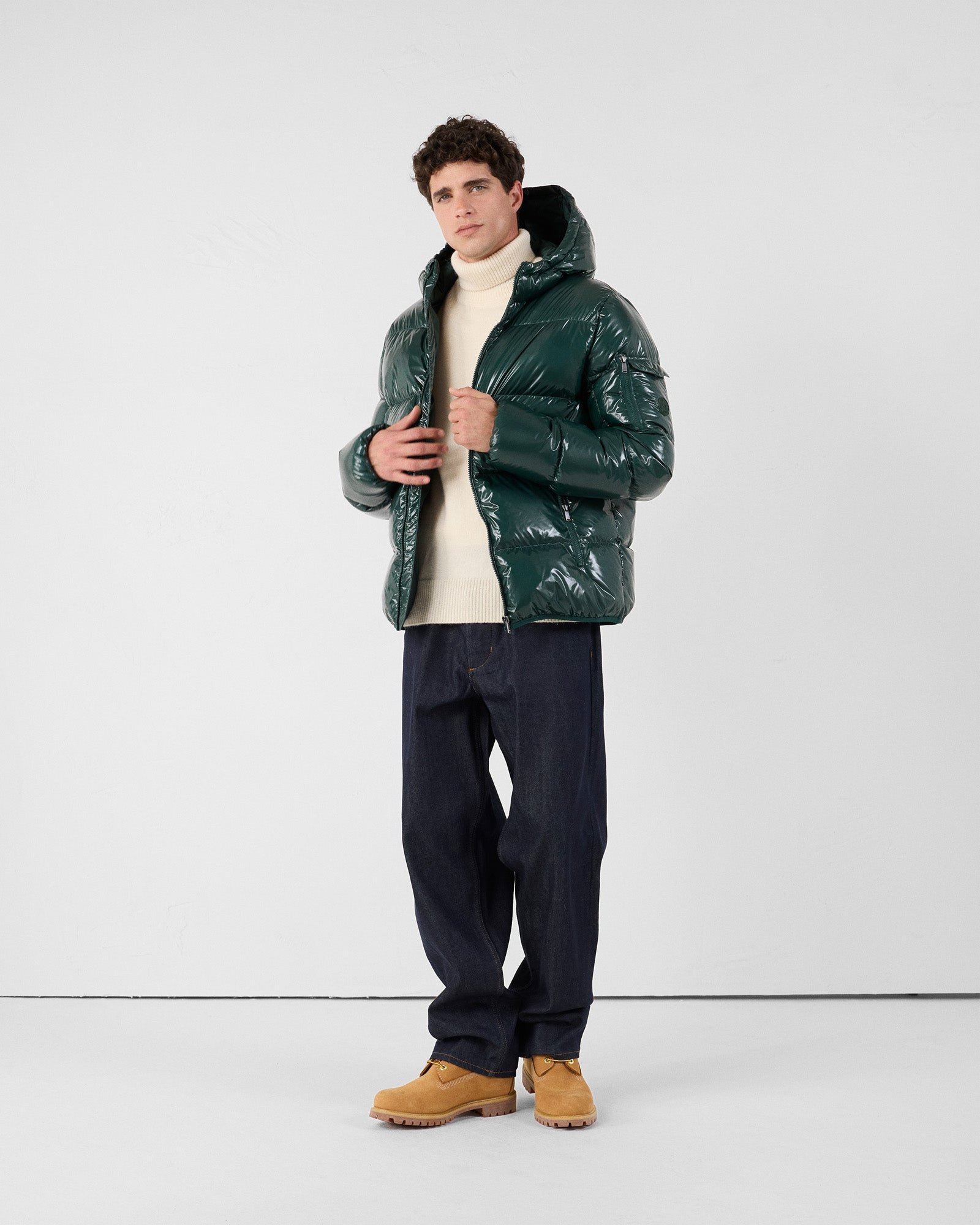 Hooded down jacket for extreme cold in lacquered Java forest. JOTT Green