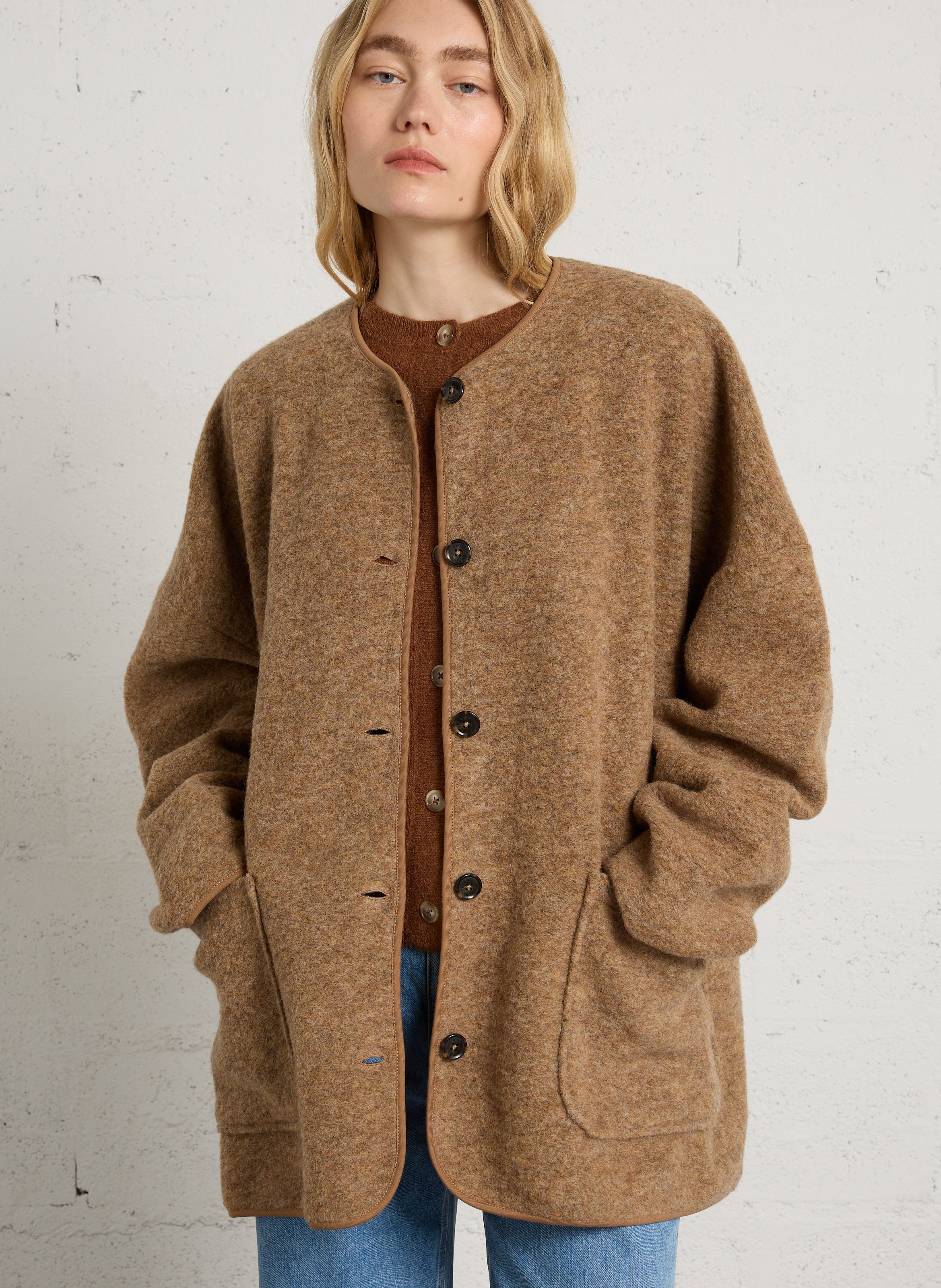 Manteau col rond boutonné en laine mélangée AME ANTWERP Beige