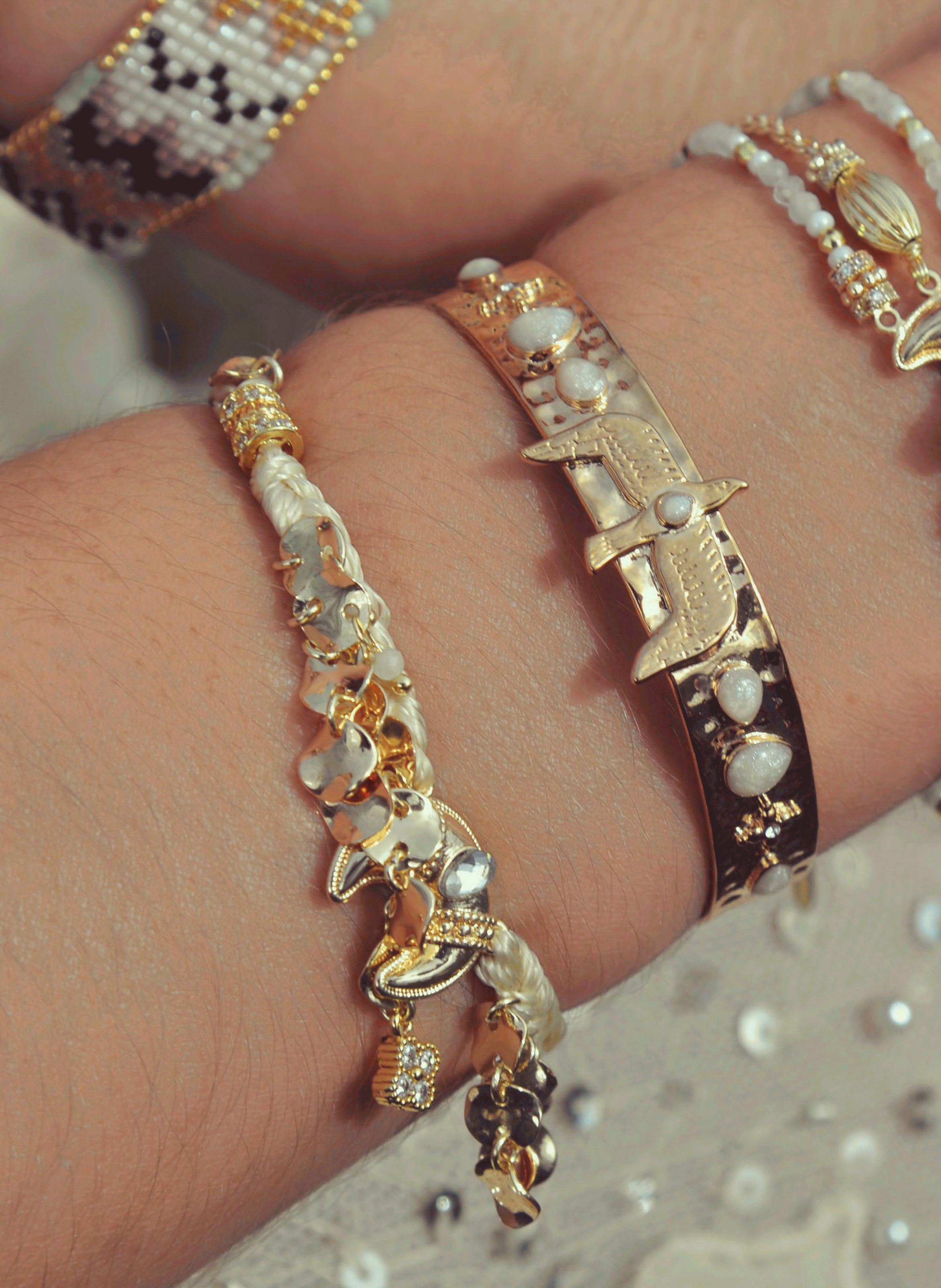 Adjustable cord bracelet with beads and charms HIPANEMA White