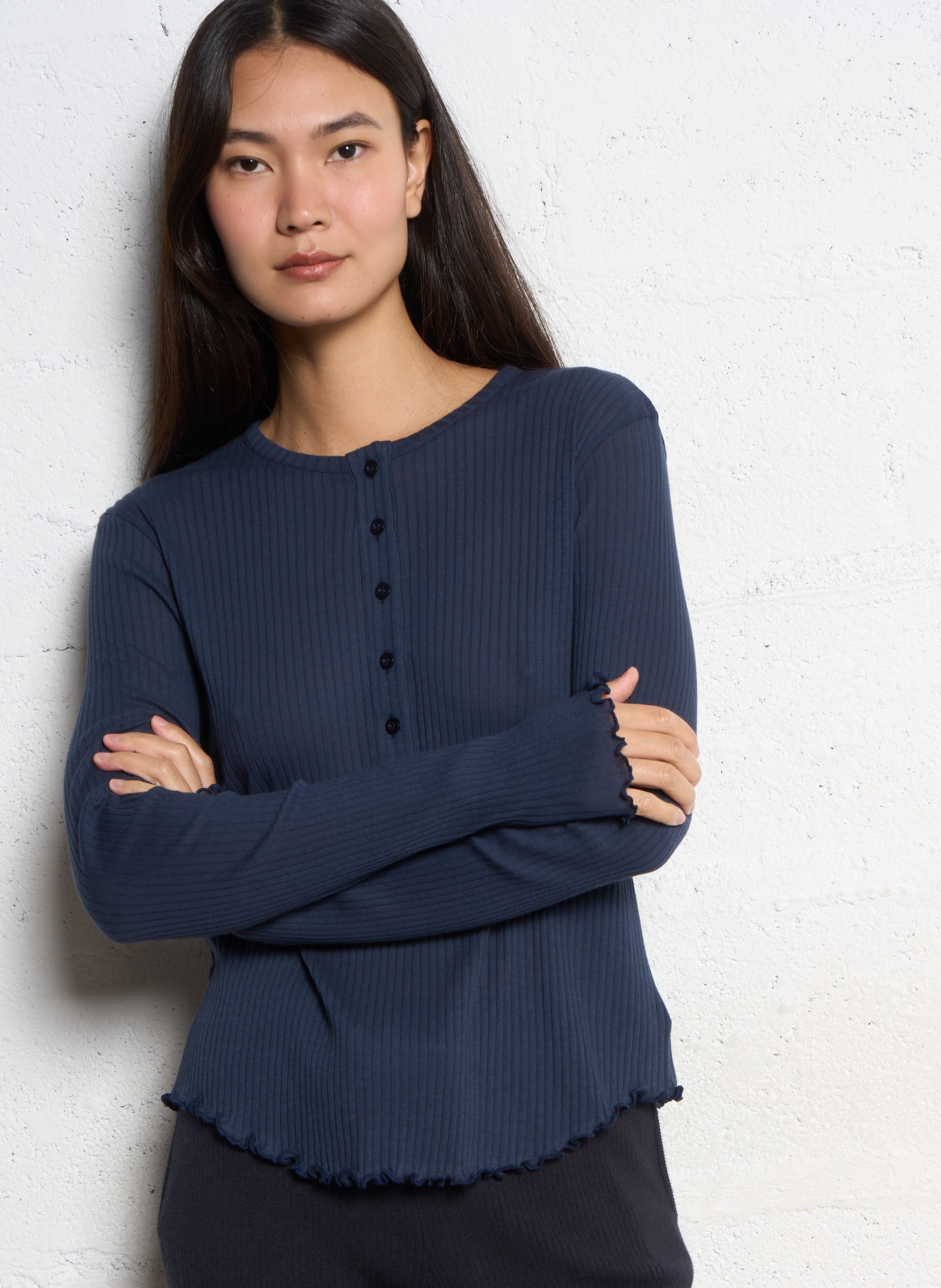 Lange mouwen T-shirt met knoopdetail THE NEW SOCIETY Blauw