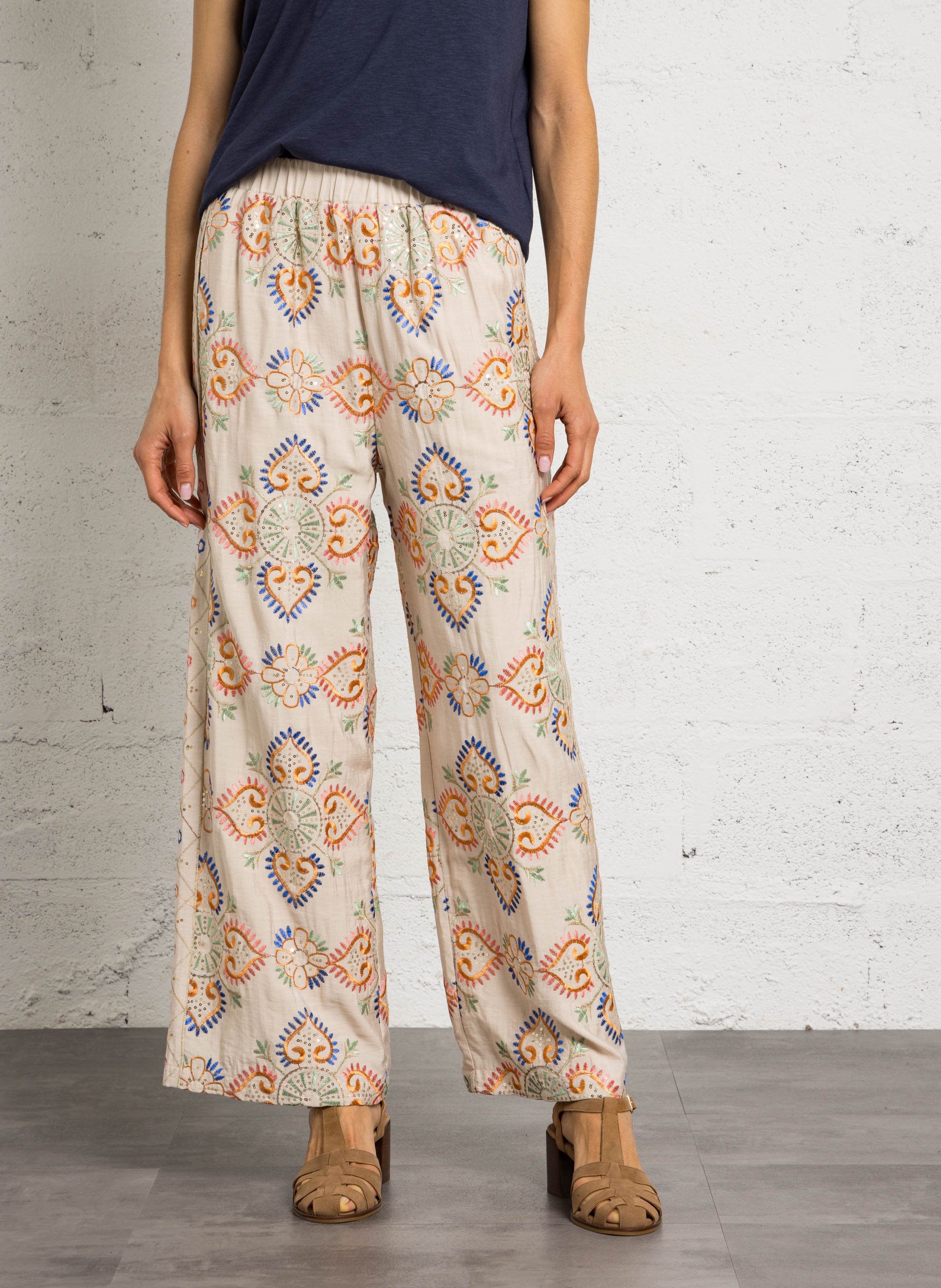 Weite, bestickte Hose SEE U SOON Beige