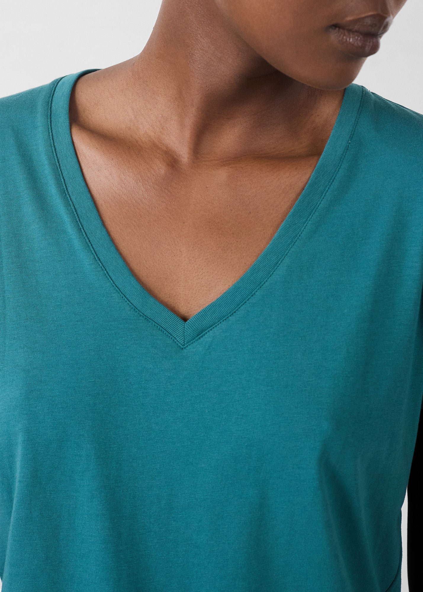 V-neck soft t-shirt JOTT Green