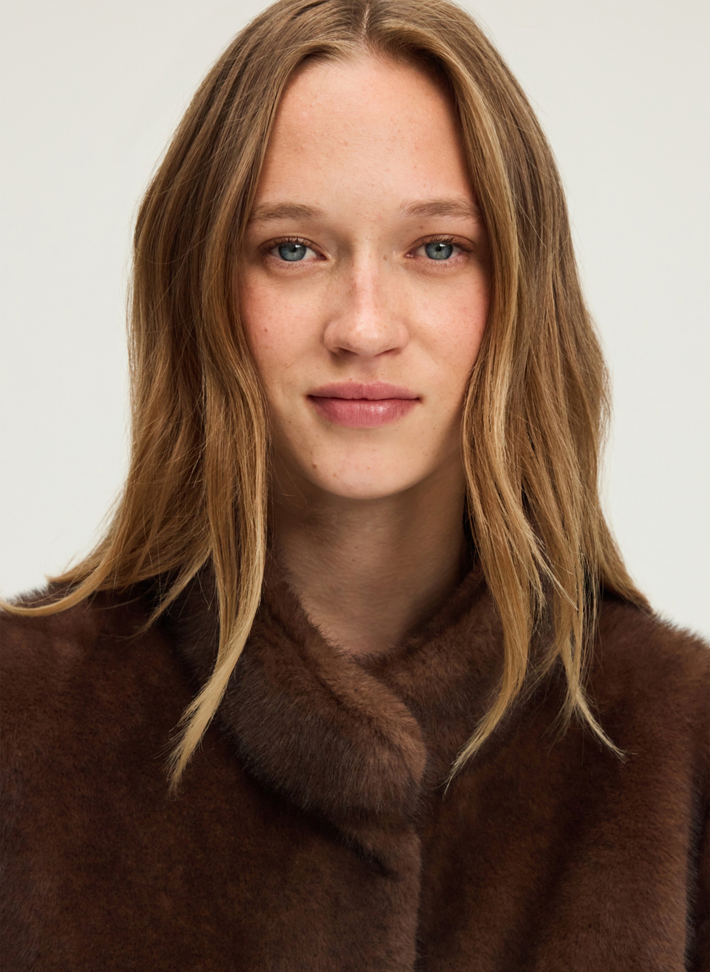 Straight coat with high synthetic fur collar PABLO Brown