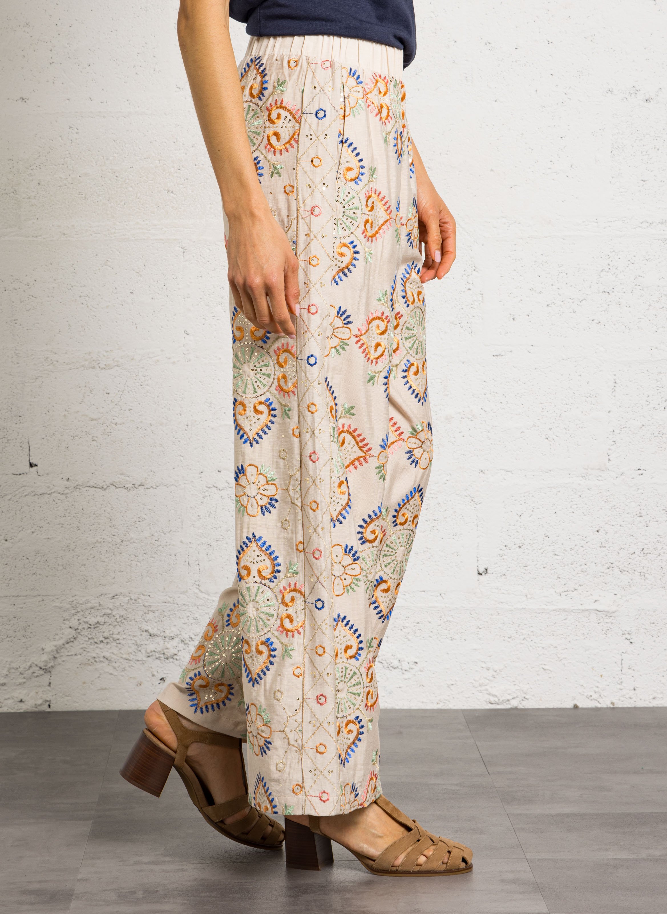 Weite, bestickte Hose SEE U SOON Beige