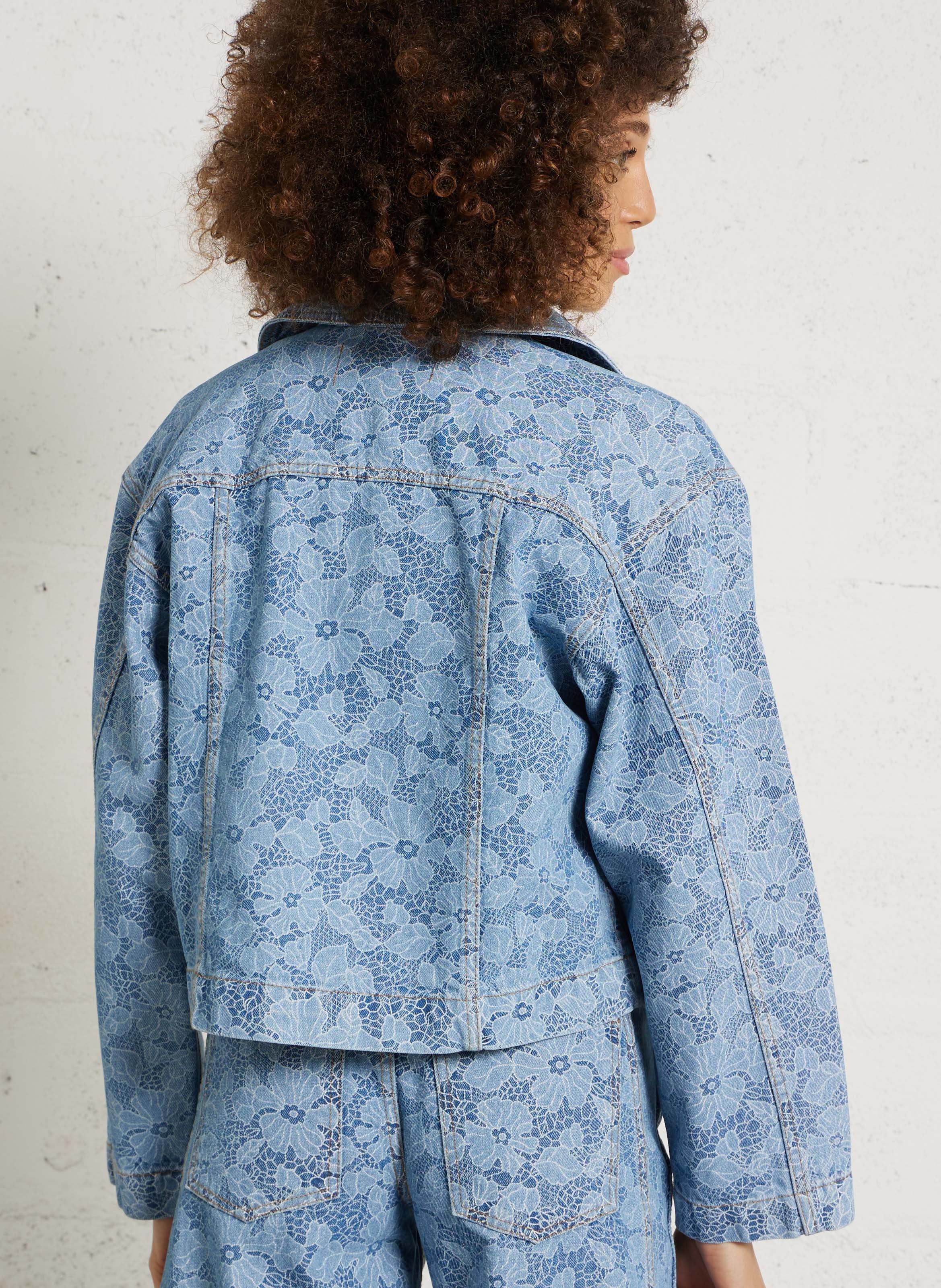 Weite bedruckte Jeansjacke THE TINY BIG SISTER Blau