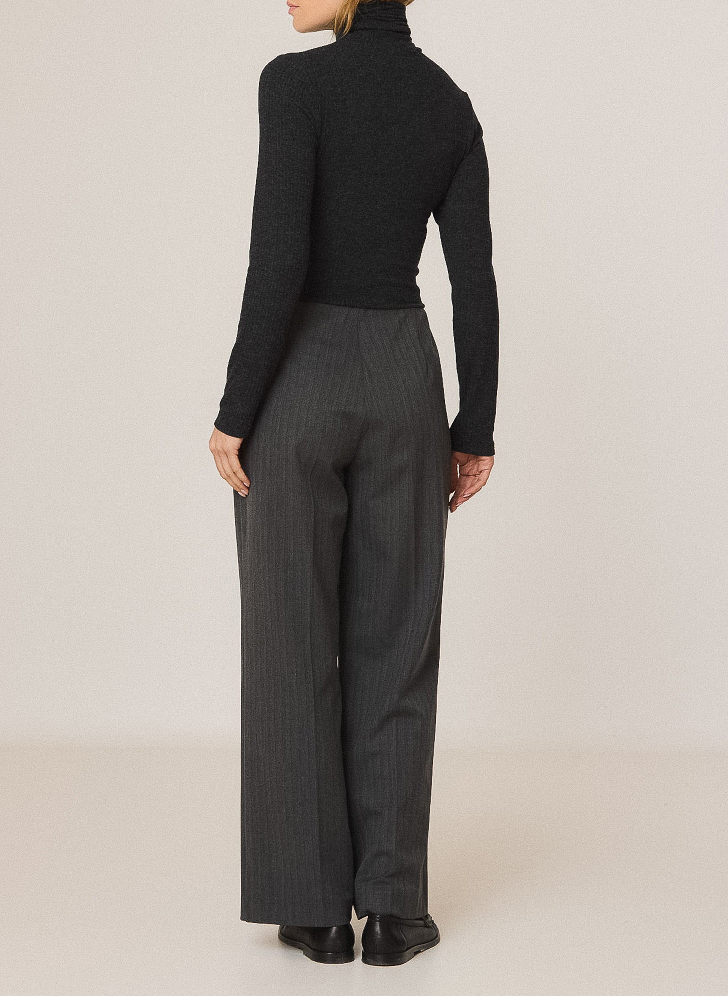 Fitted turtleneck sweater. INDI & COLD Grey