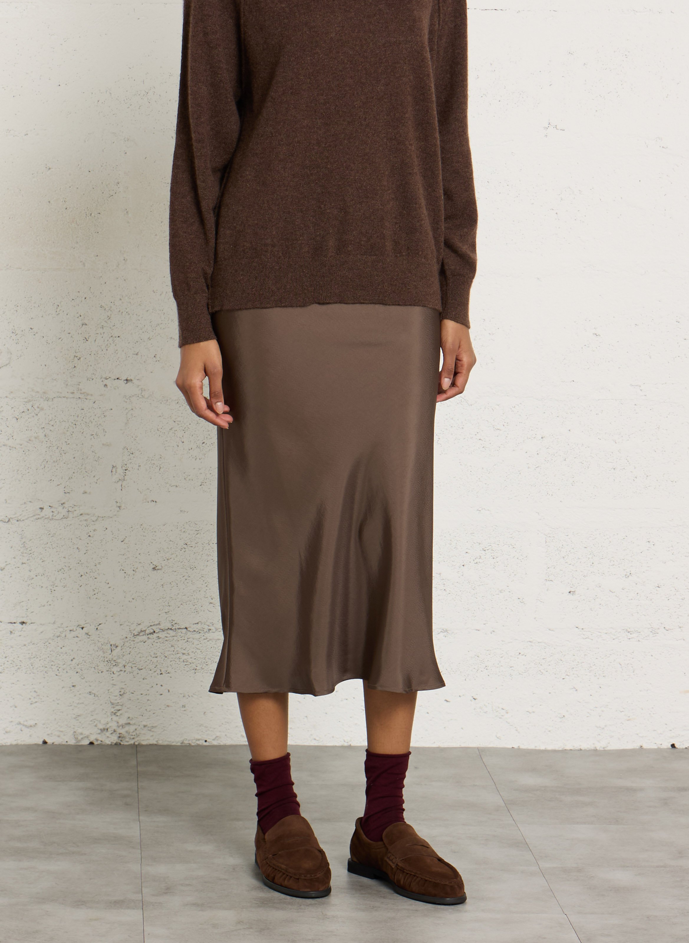 Fließender Midirock aus Satin SOEUR Braun