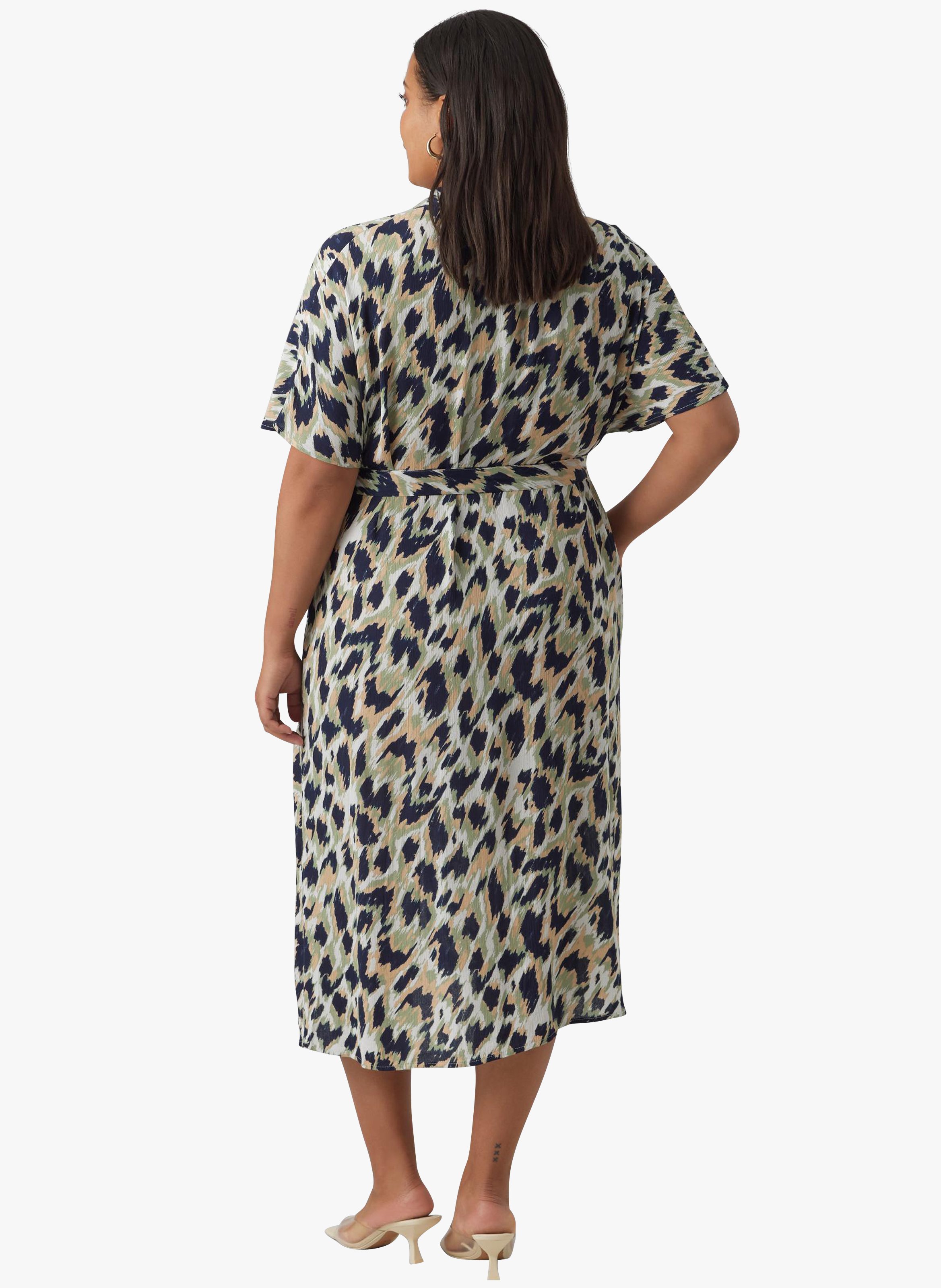 Robe chemise droite à imprimé VERO MODA CURVE Bleu