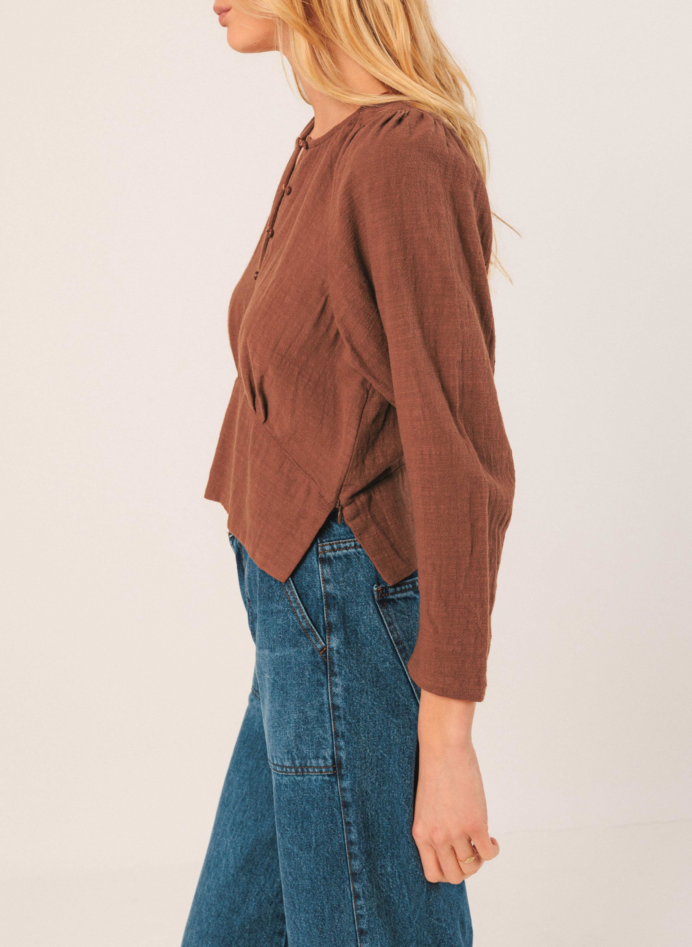 Fitted round neck top in organic cotton INDI &amp; COLD Brown