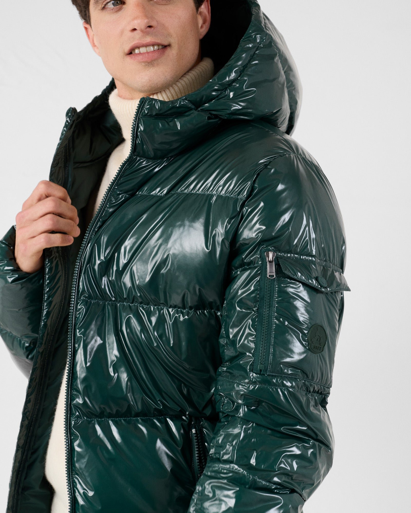 Hooded down jacket for extreme cold in lacquered Java forest. JOTT Green