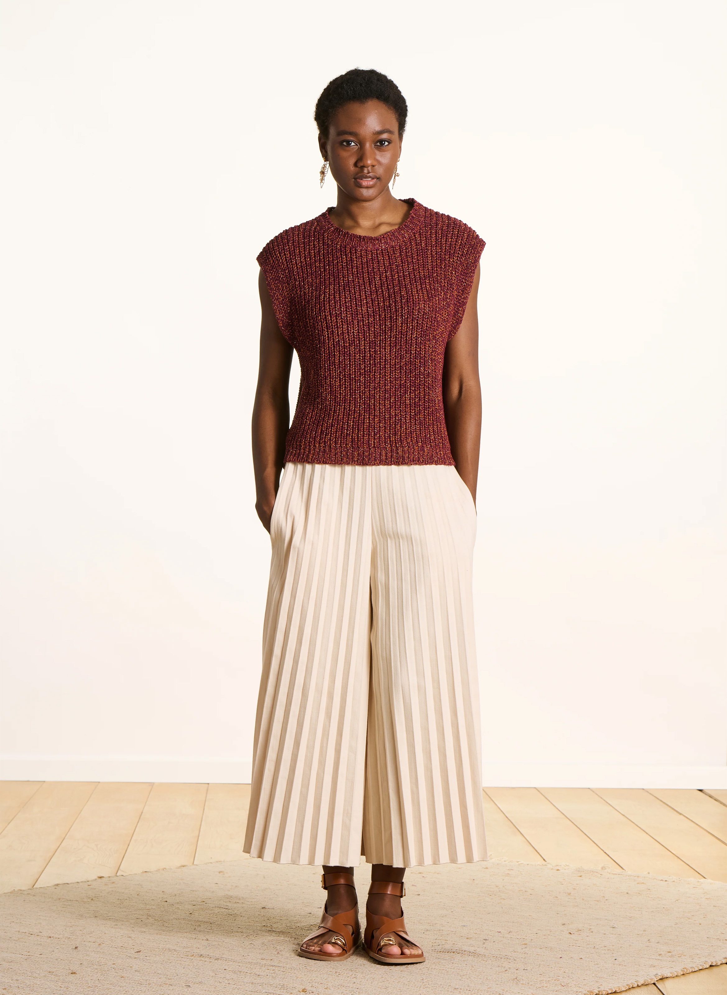 Gerade geschnittener Rundhalspullover aus Strick LA FEE MARABOUTEE Braun