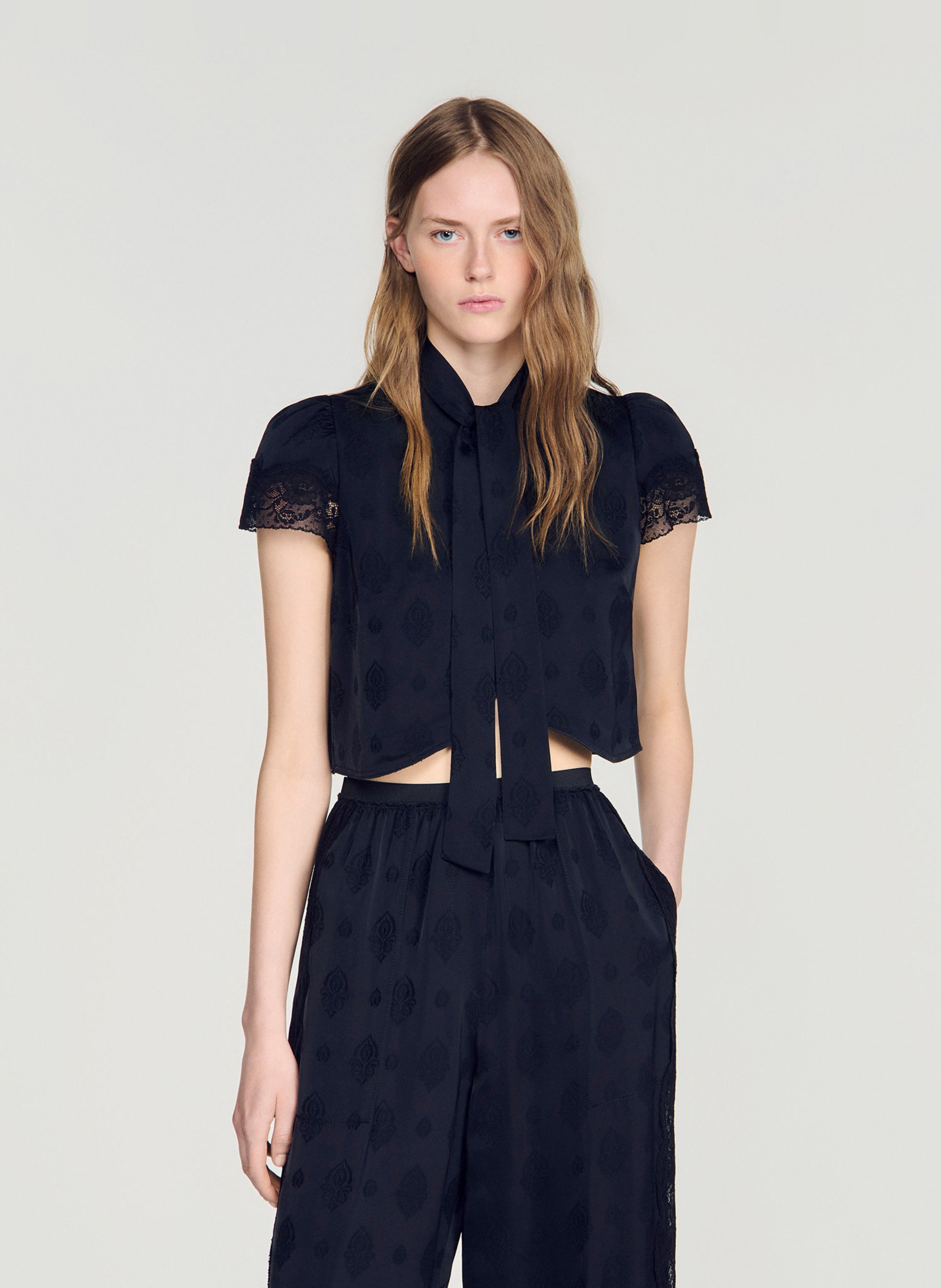 Top court jacquard col lavallière SANDRO Noir