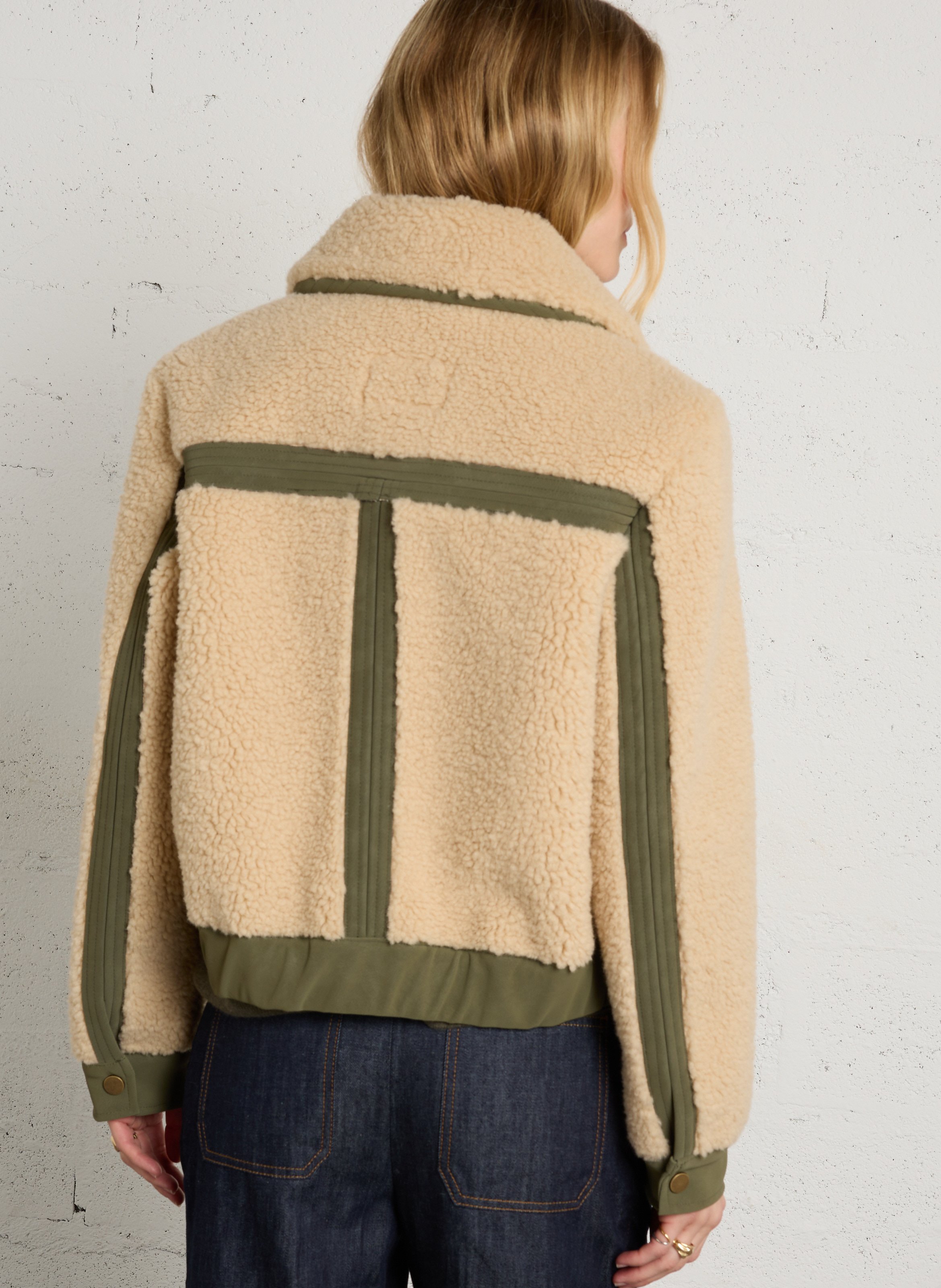 Kurze gerade geschnittene Jacke in Felloptik LEON & HARPER Khaki